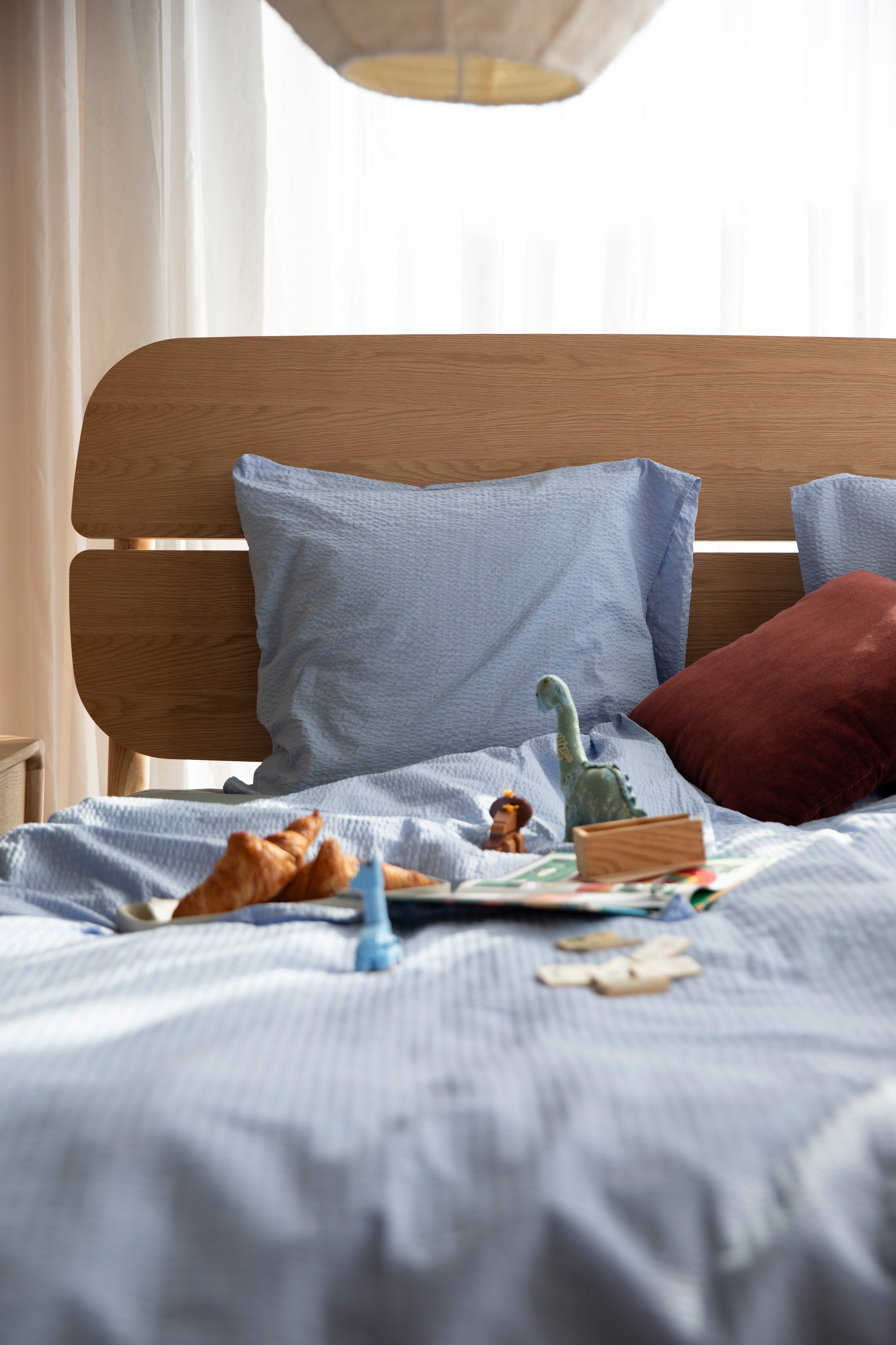 Bett STORM aus Eichenholz