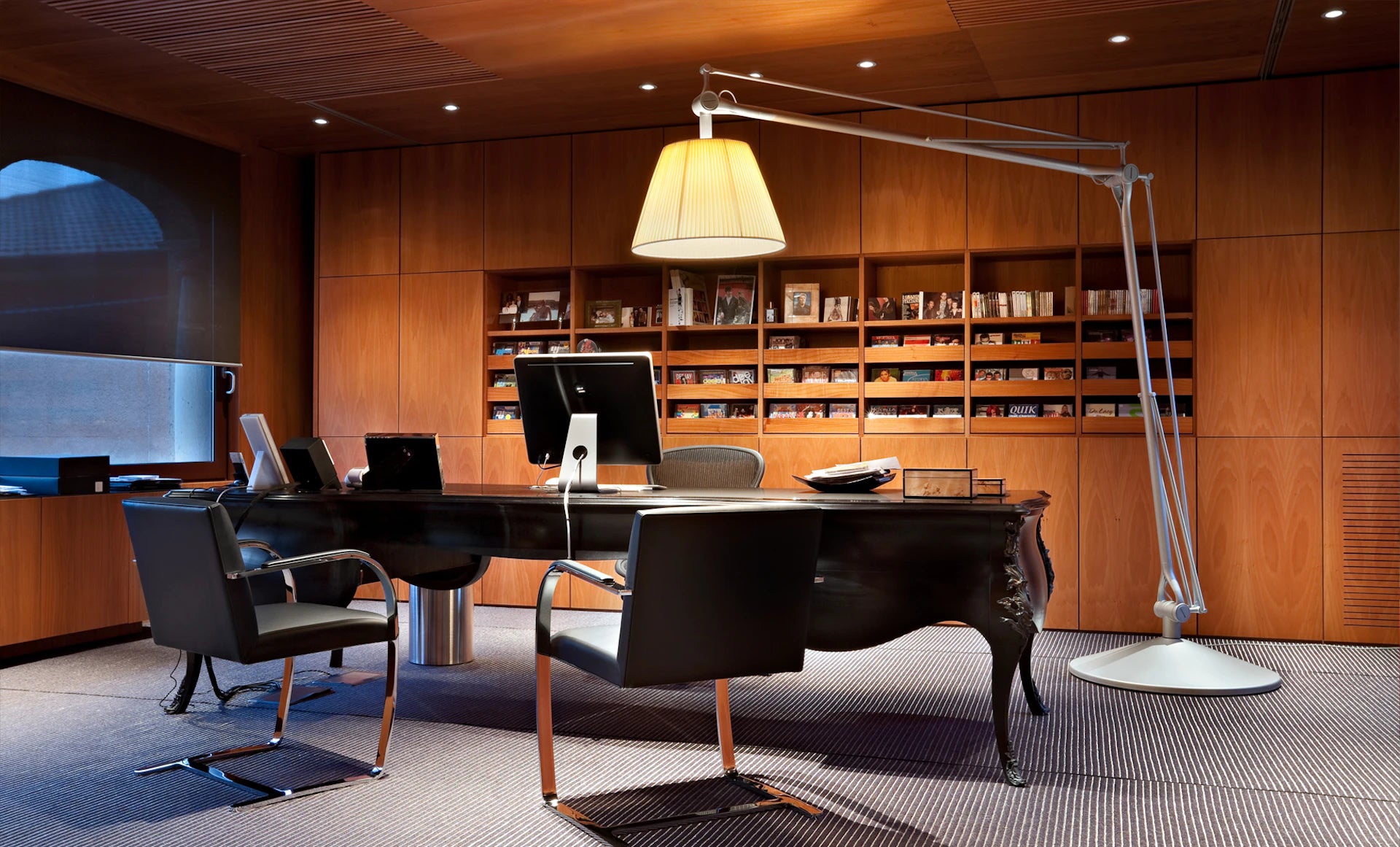 Stehlampe mit Schwenkarm SUPERARCHIMOON grau mit Gelb