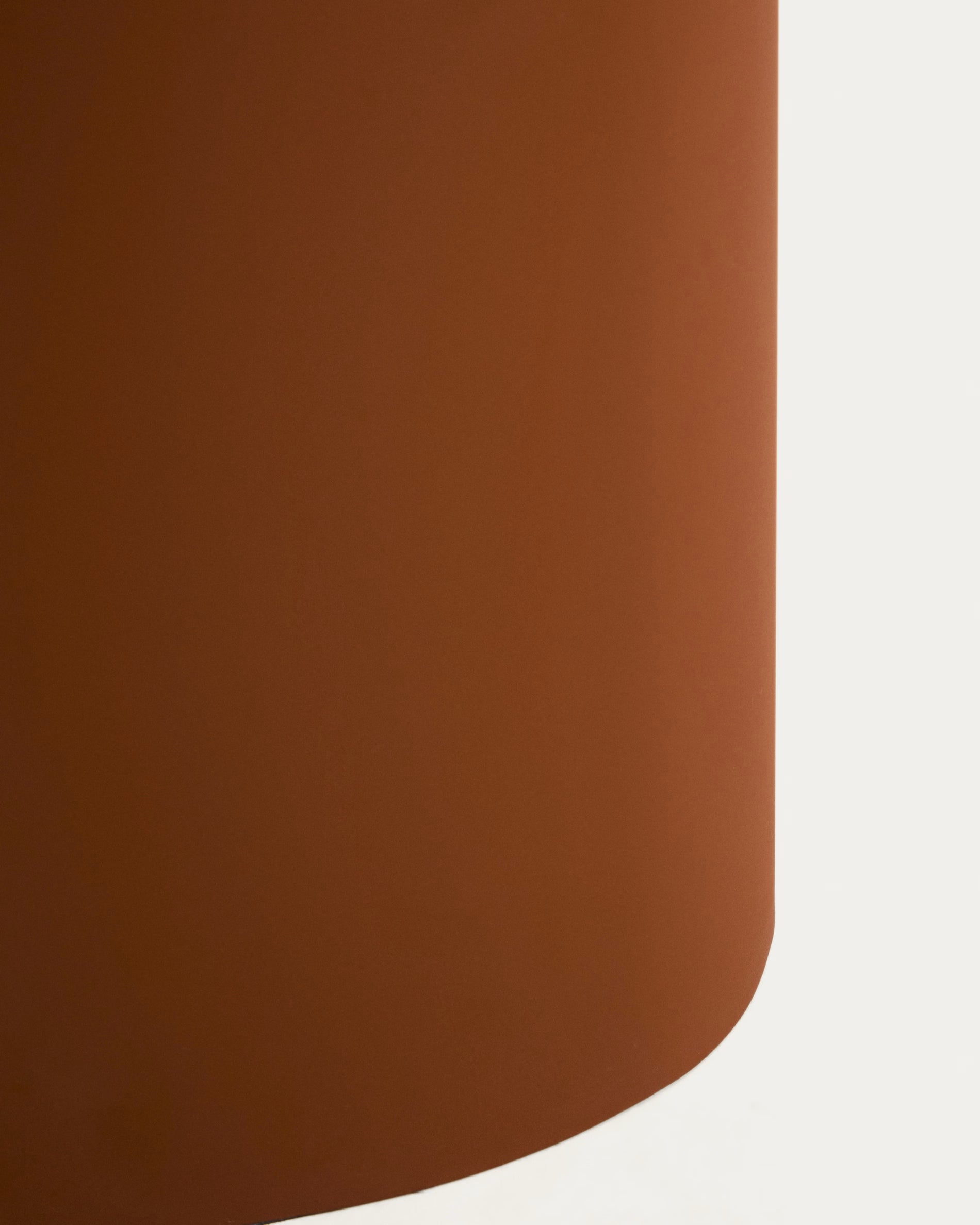 Beistelltisch OLIR mit Glasplatte und braunem Gestell