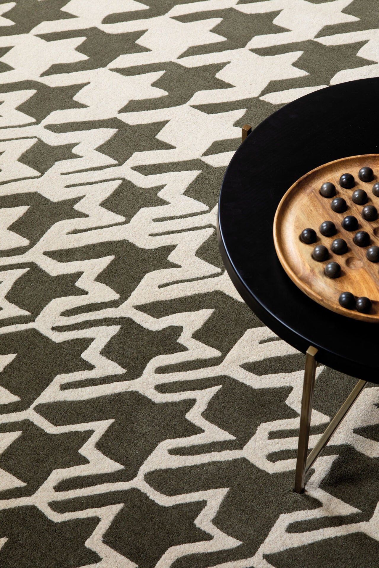 HOUNDSTOOTH GREY beige-grüner Hahnentritt-Teppich