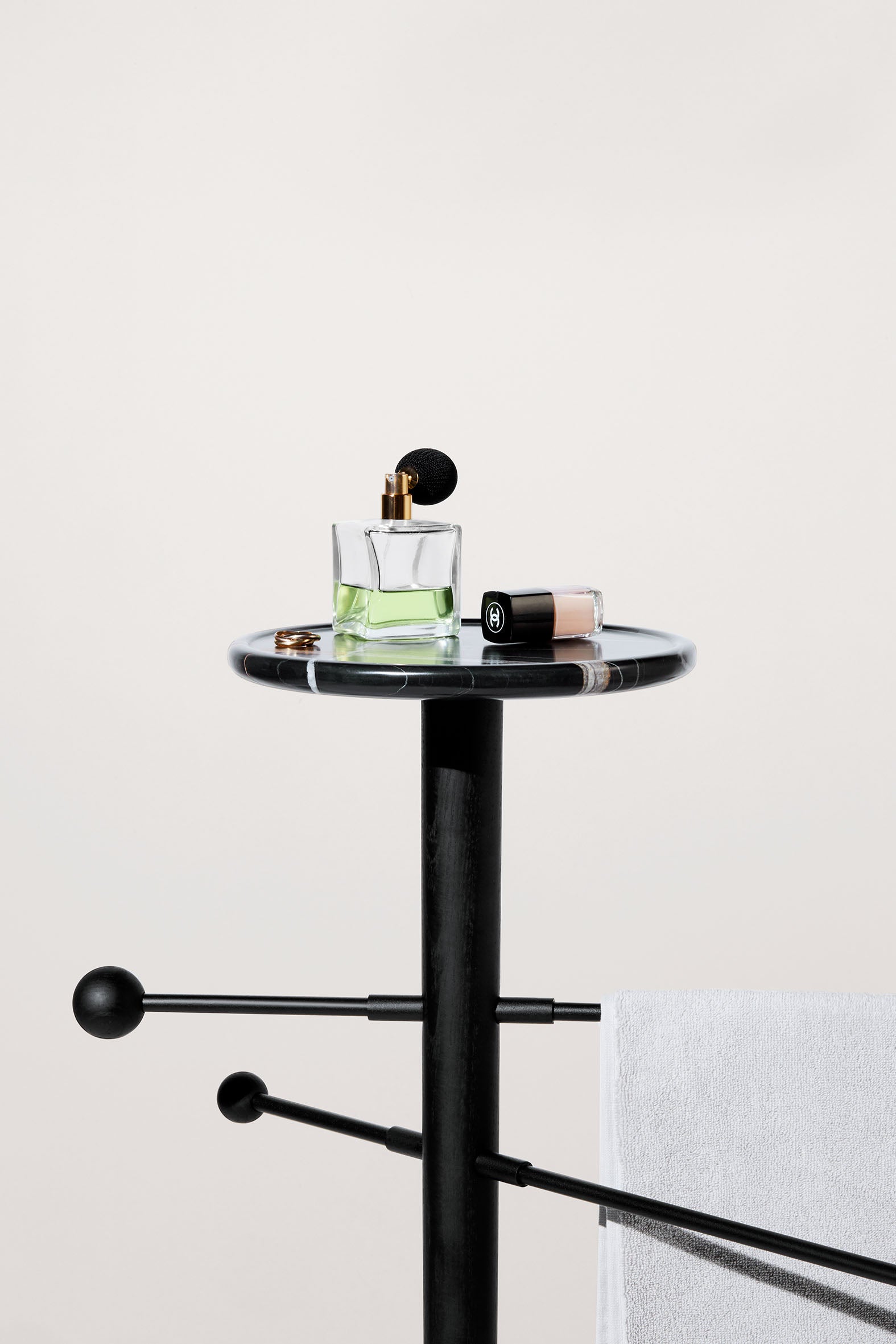 Wandgarderobe TOALLERO Holz mit Marmor