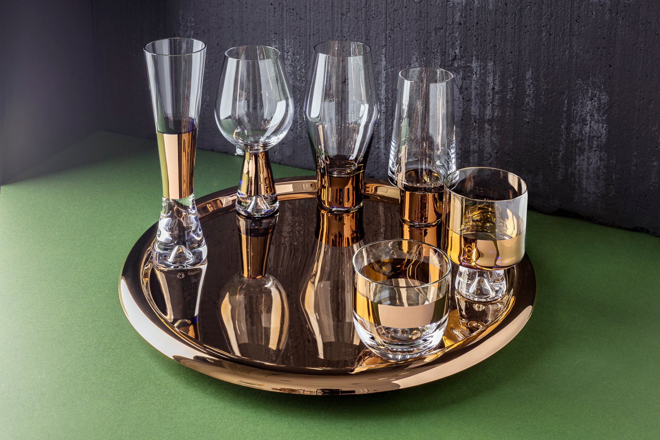 Set of whiskey glasses copper tank