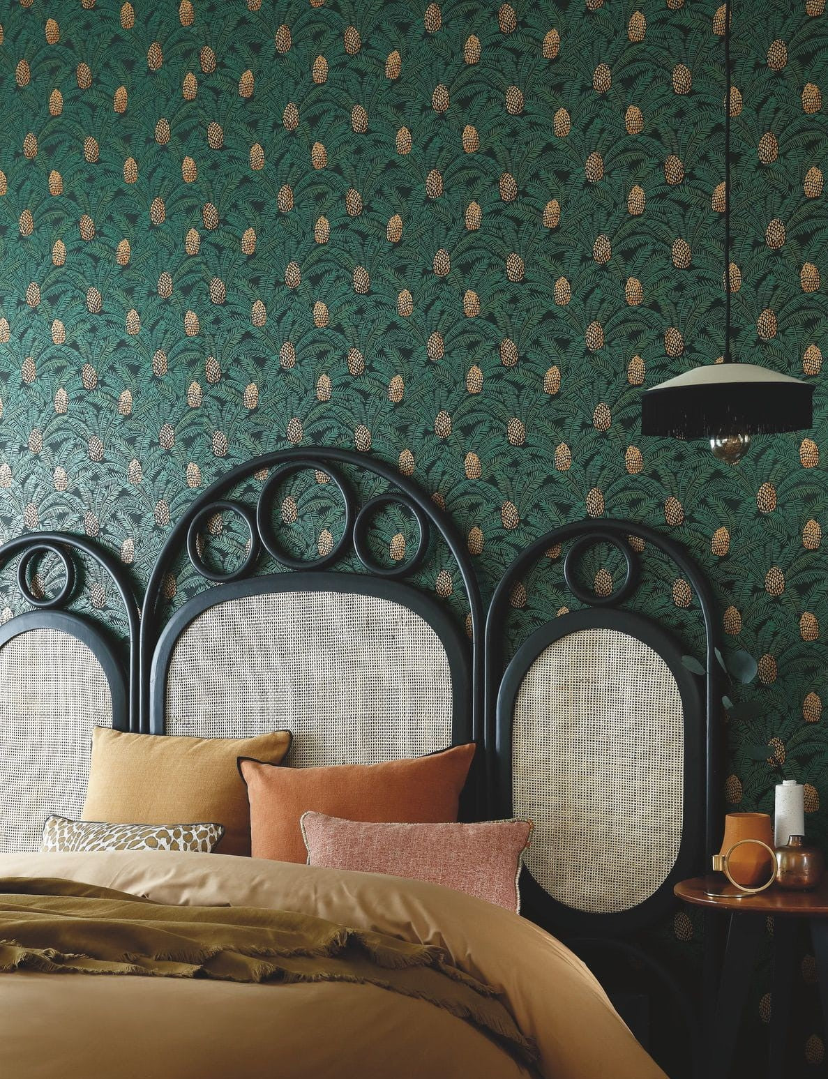 Structural wallpaper with a botanical motif PALMETA - WHITE/GOLD white with gold