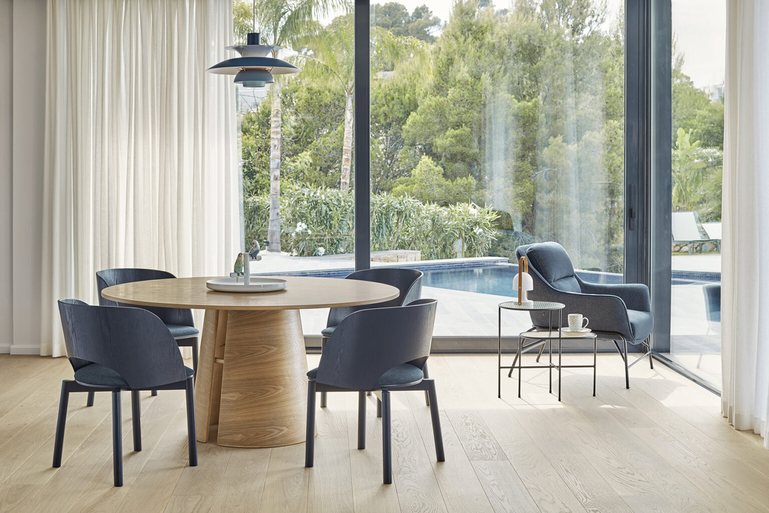 Stół okrągły CEP orzechowy fornir jesionowy