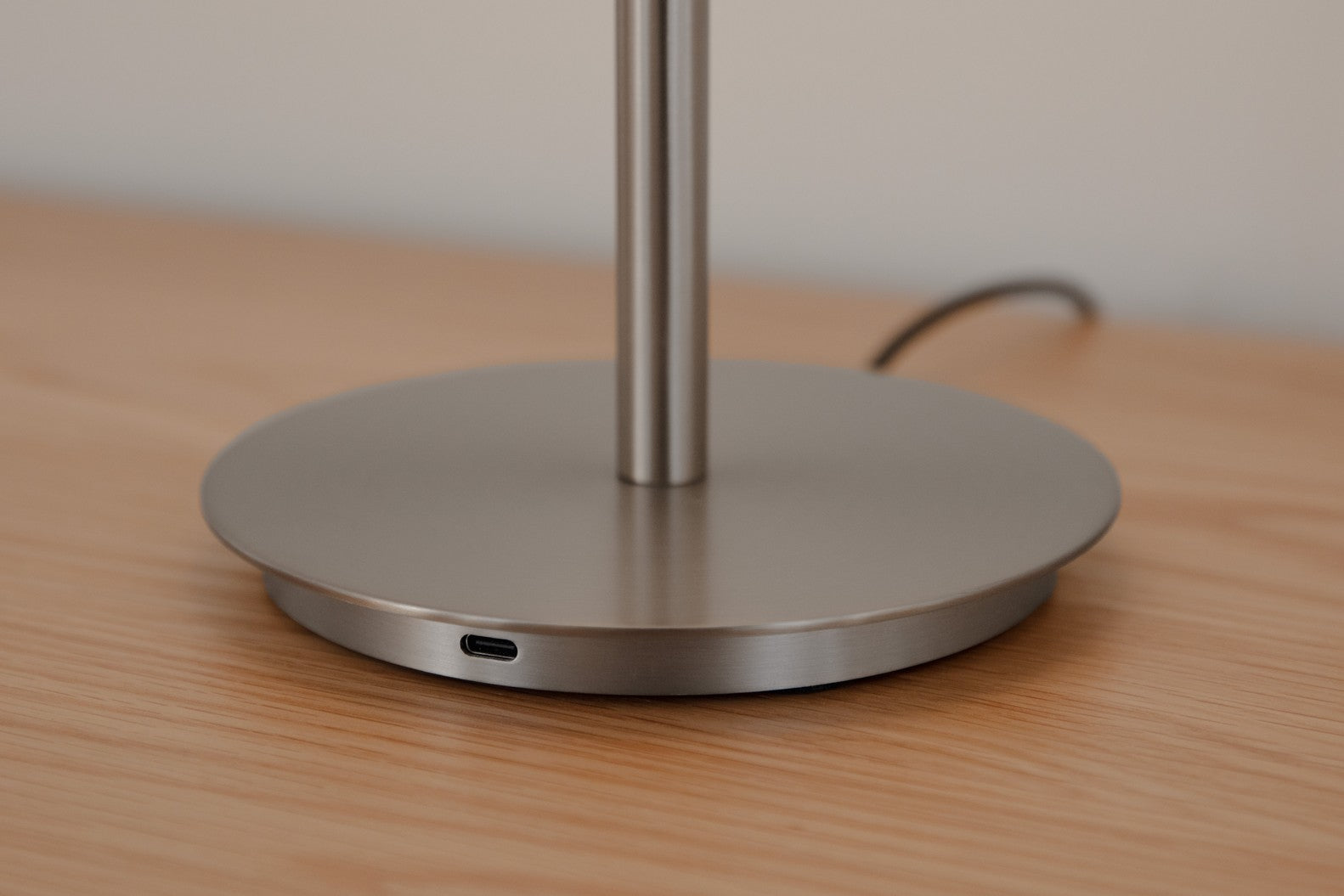 Tischlampe AUDREY weiß mit silbernem Einsatz