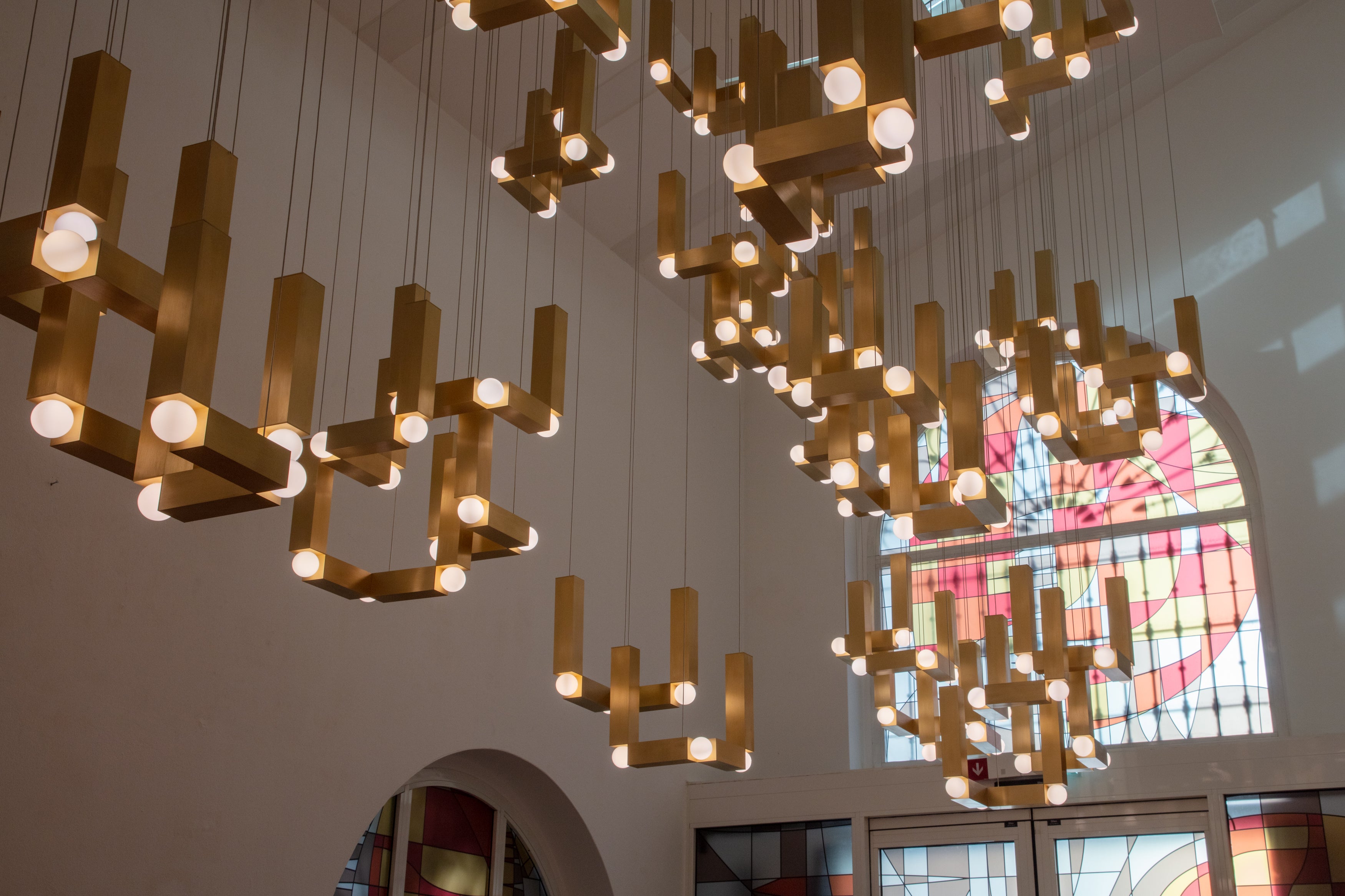 Lampa wisząca VESPER QUATTRO opalowy klosz z brązowym wykończeniem
