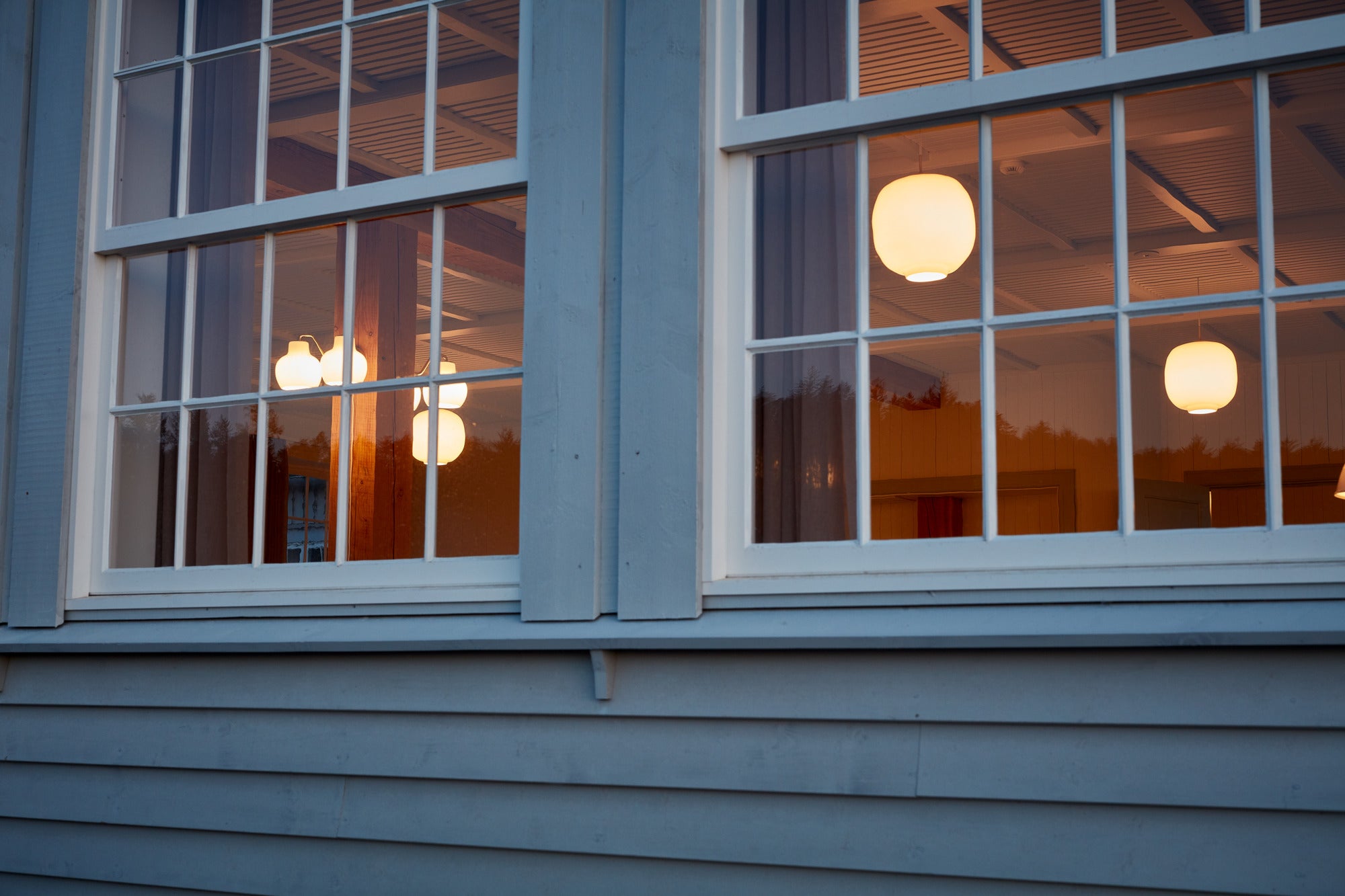 Lampa ścienna VL RING CROWN 2 biały z mosiężną podstawą