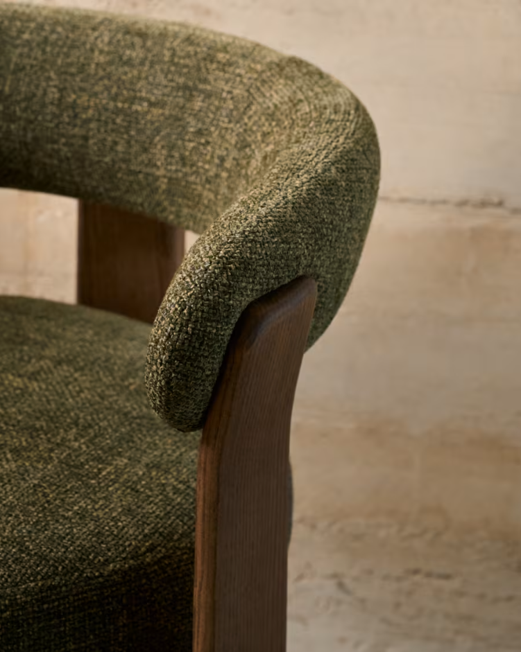 Chair with armrests Granite Green Powlil with a dark wooden base