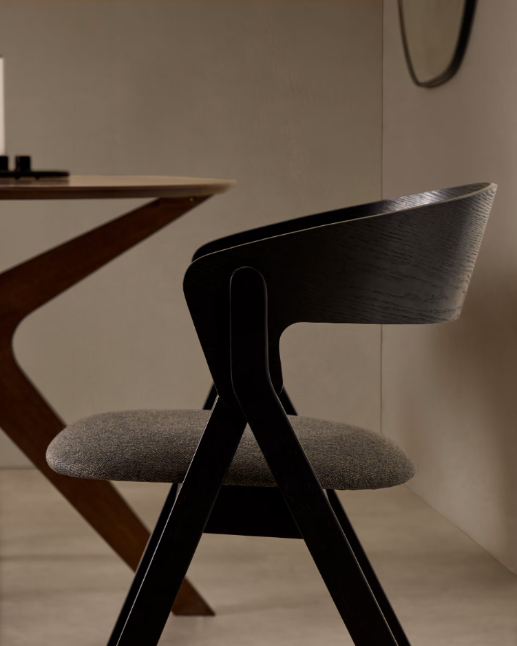 Her chair Godia veneer ash with black finish