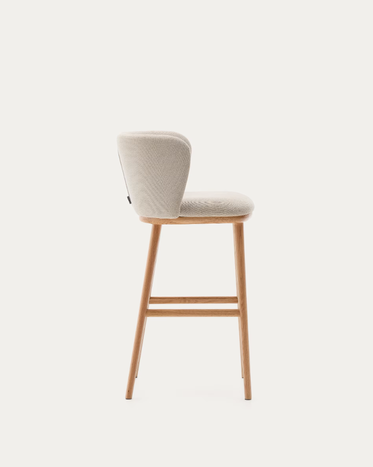 Ciselia Beige Bar Chair Szenil mit einer hellen Basis