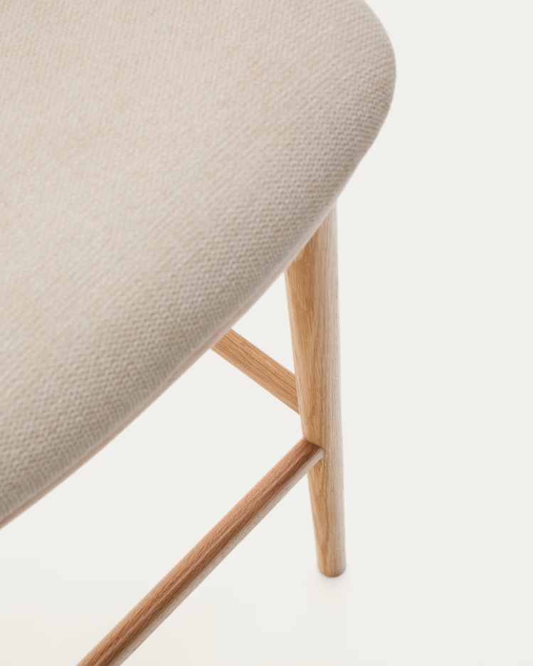 Ciselia Beige Bar Chair Szenil mit einer hellen Basis