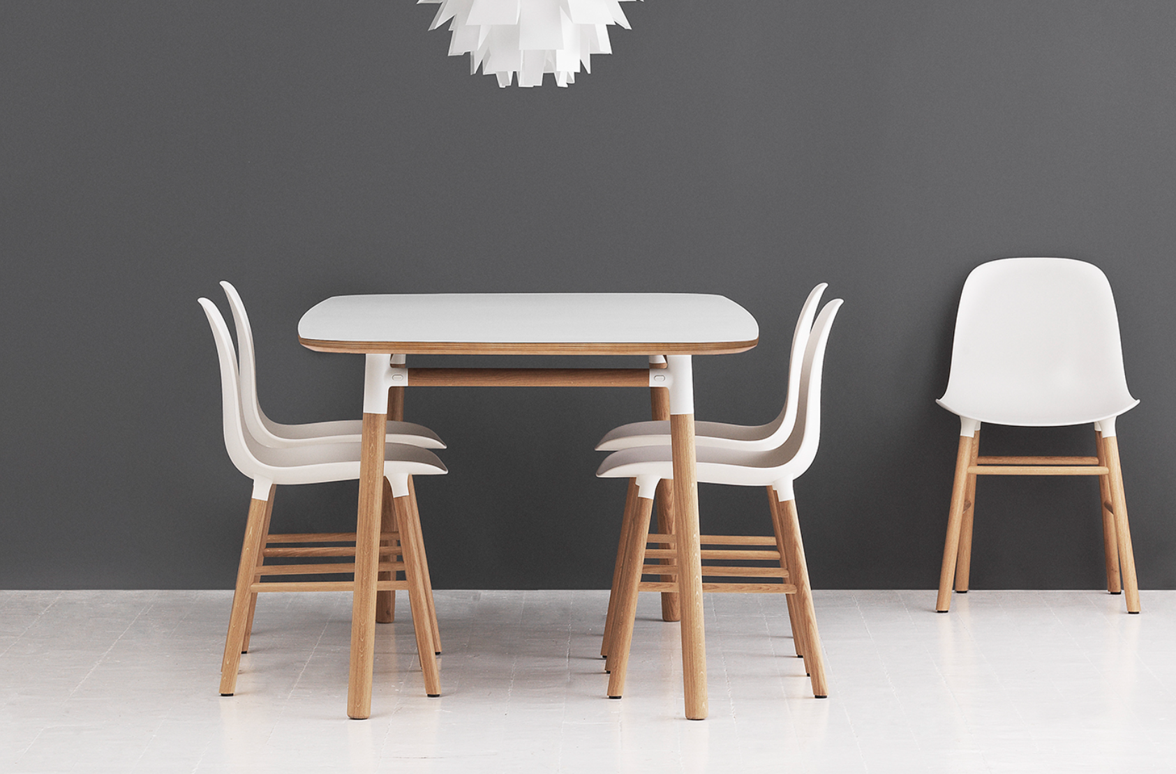 Form table white top with an oak base