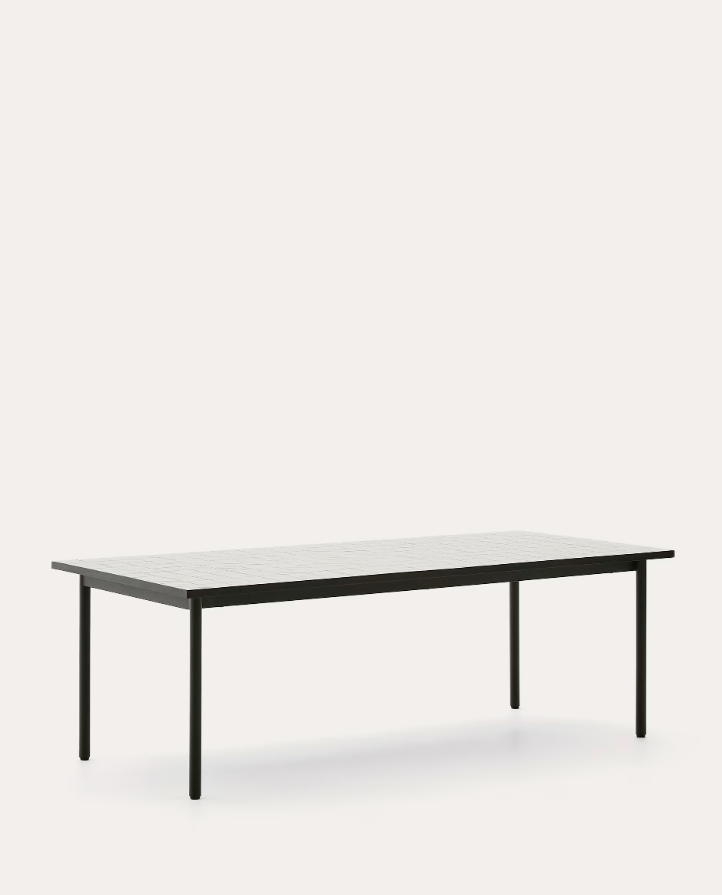 Maurina Zielony outer table with a green steel base