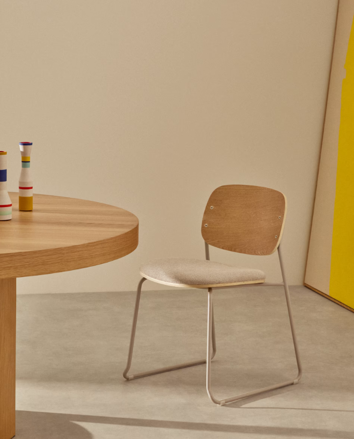 A chair of mela, poplar plywood with a beige szenil seat