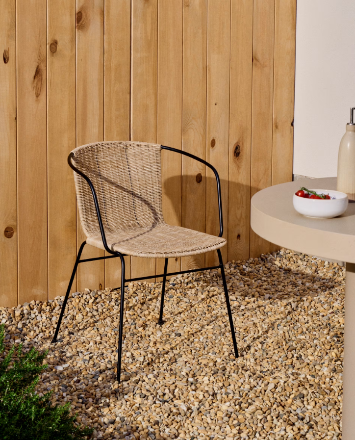 Eltiera Synthetic Rattan outer chair with steel armrests and base