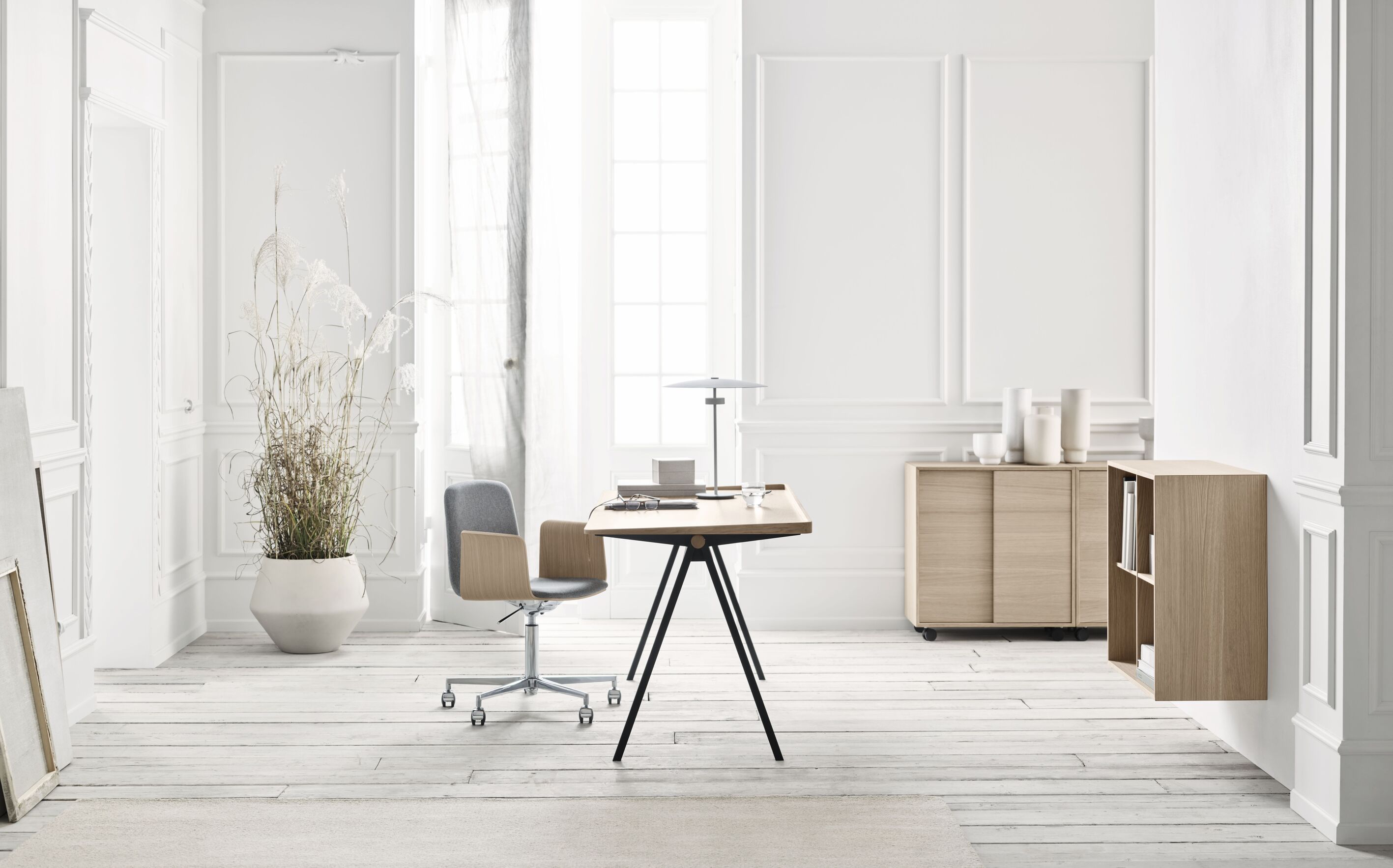 Palm office chair oak veneer with a black base