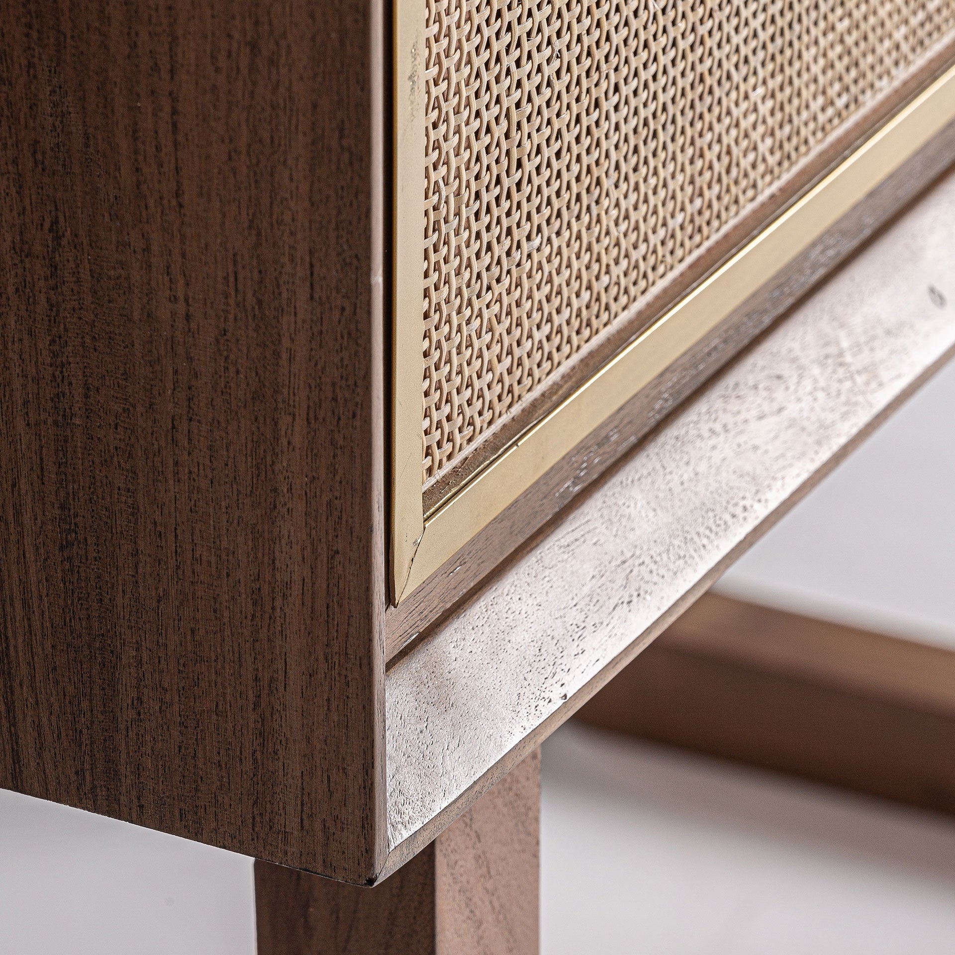 Kleiderschrank GONDORF aus Mangoholz mit Rattan