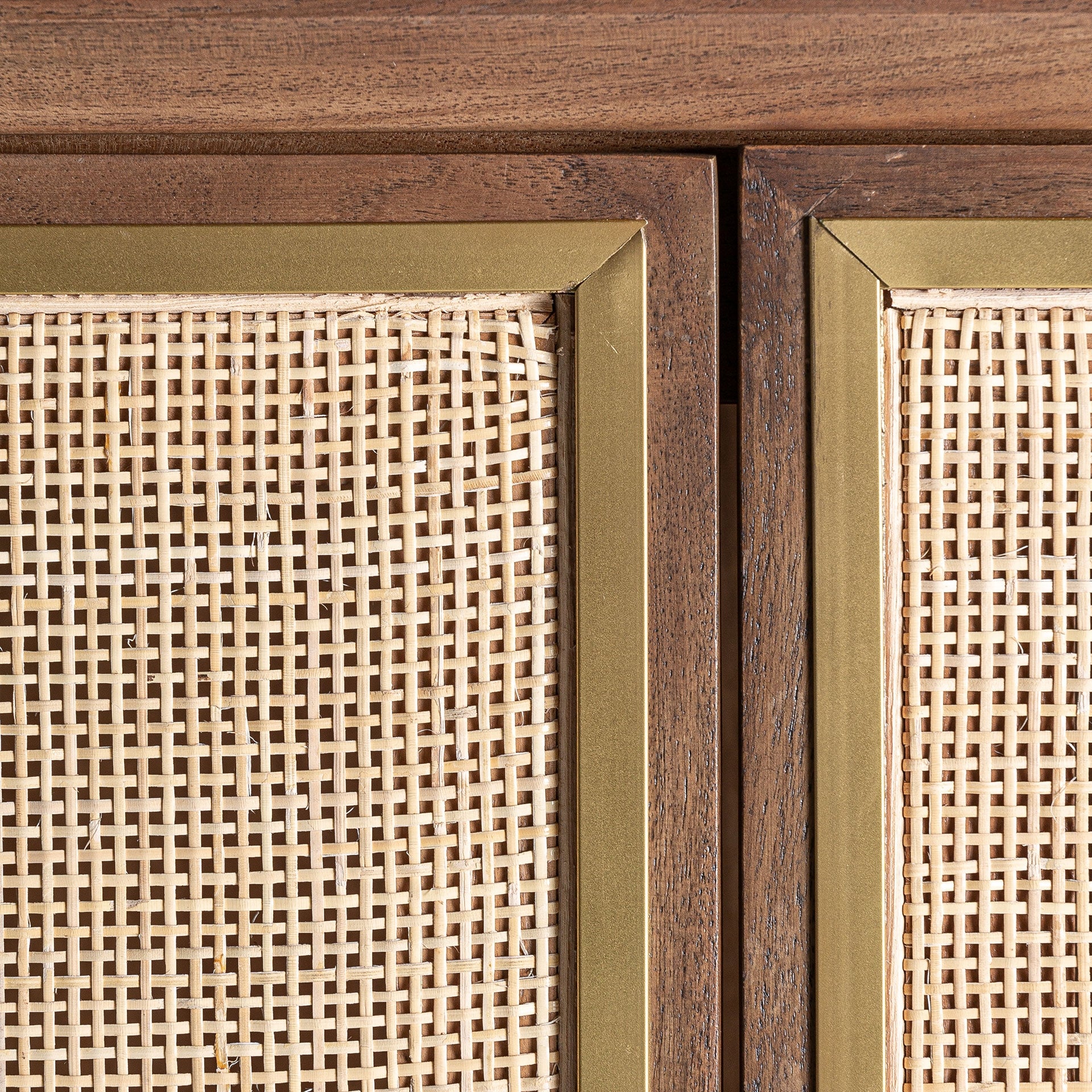 Kleiderschrank GONDORF aus Mangoholz mit Rattan
