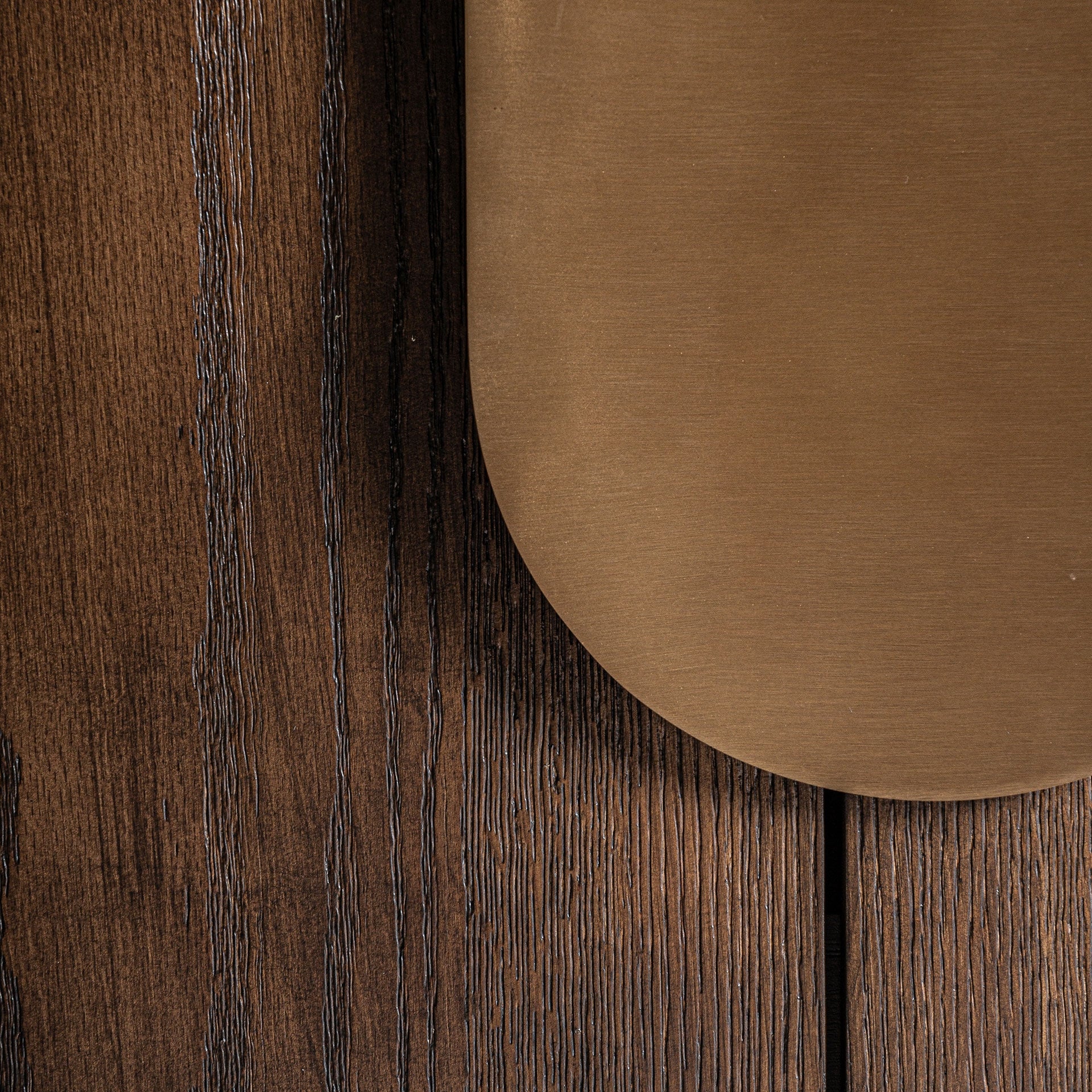 TREIGNAC wardrobe in oak wood with a gold base