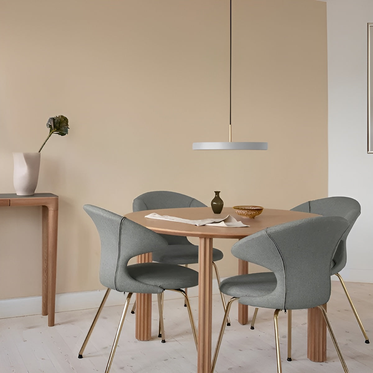 Pendelleuchte ASTERIA PLUS hellgrau mit goldener Einlage