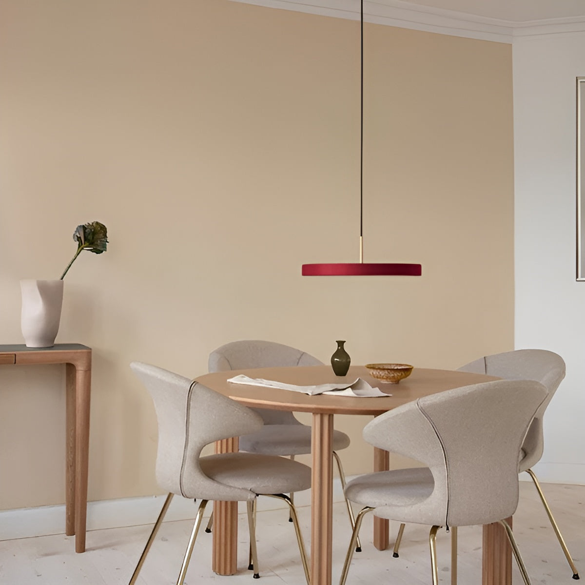 Pendelleuchte ASTERIA PLUS bordeaux mit goldener Einlage