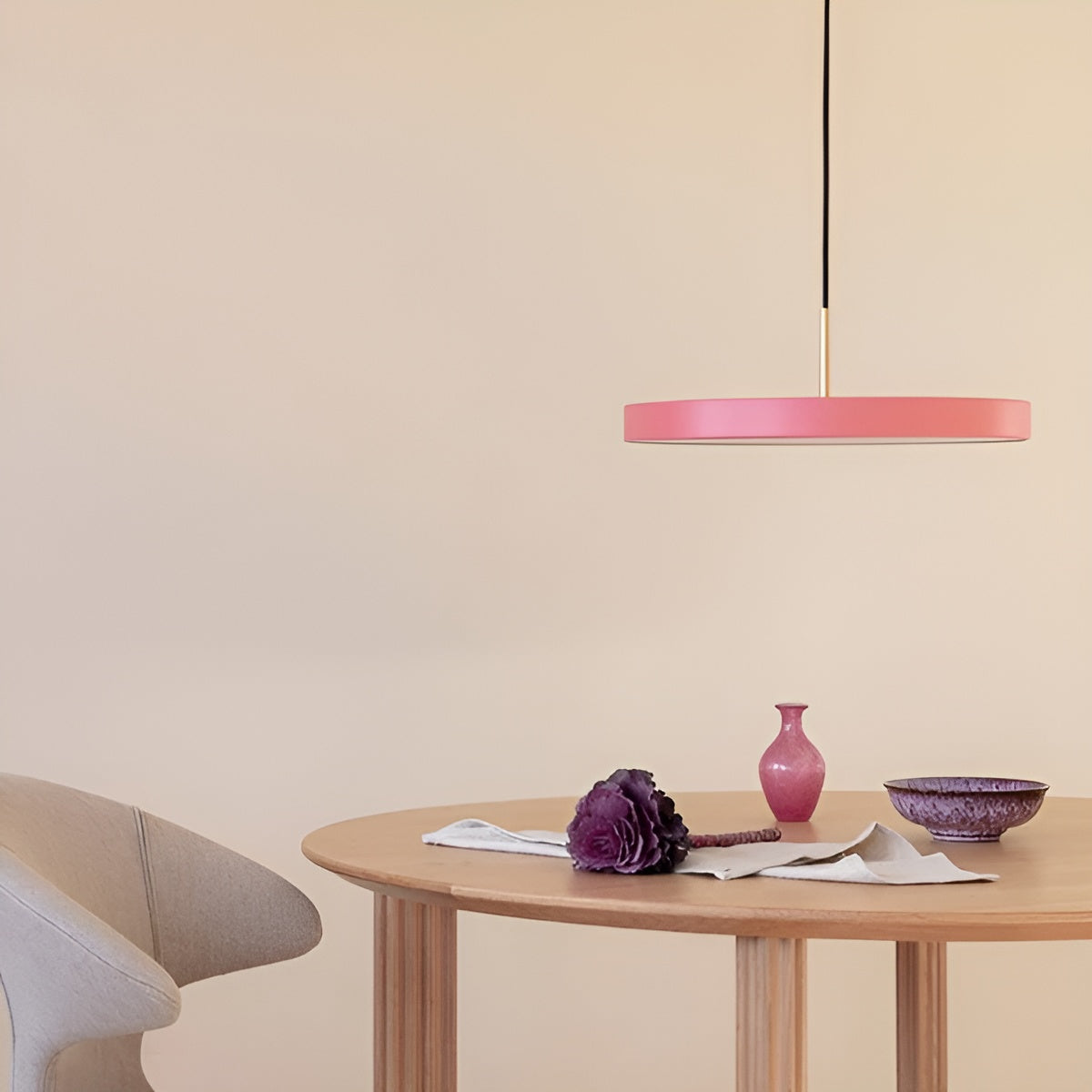 Pendelleuchte ASTERIA PLUS in zartrosa mit goldener Einlage