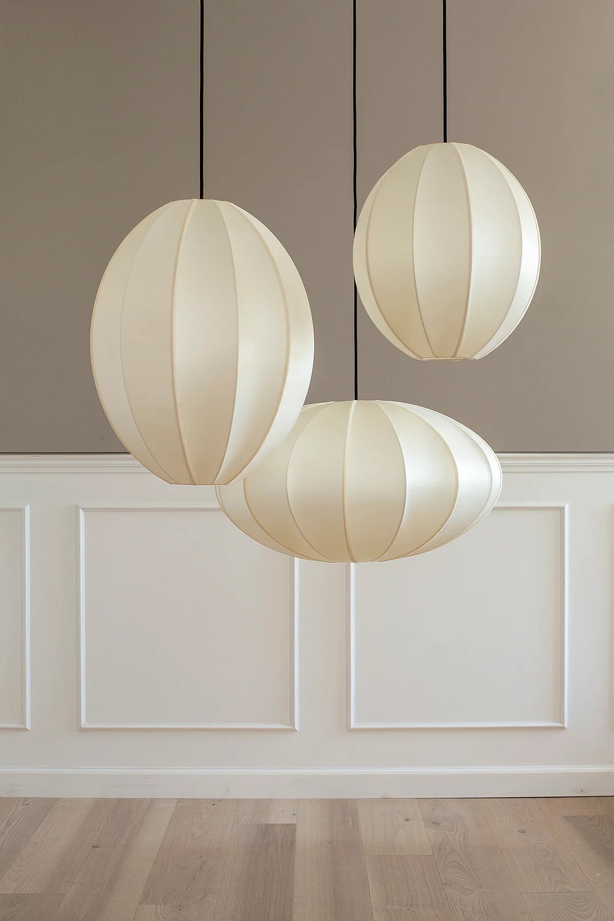Oval lampshade broken white [Amelia - ean to be completed]
