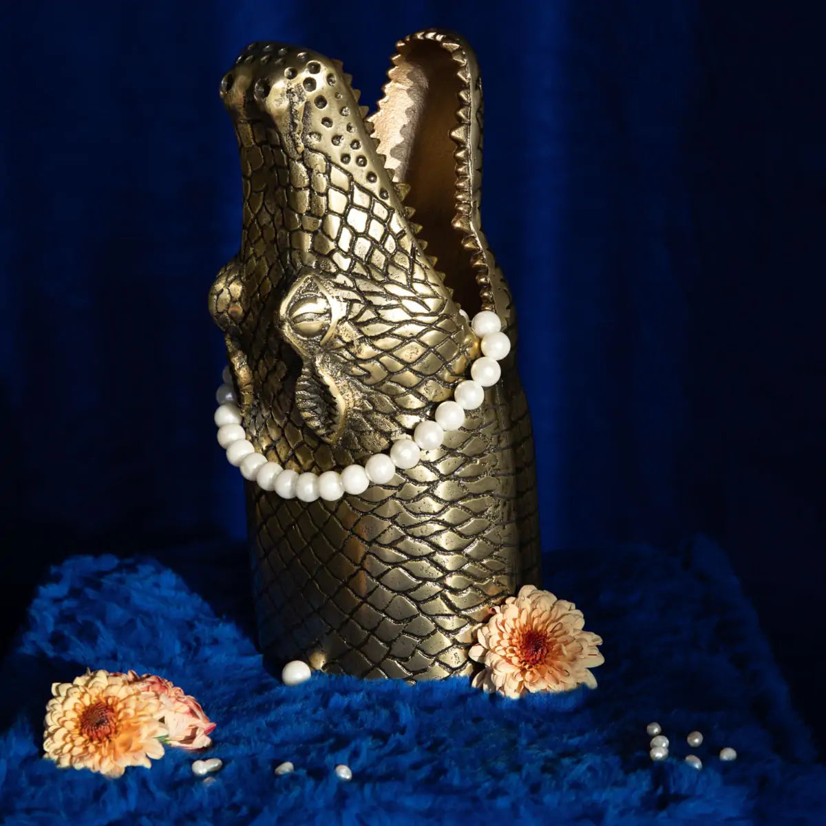 SEE YOU LATER ALLIGATOR Vase Antik Messing