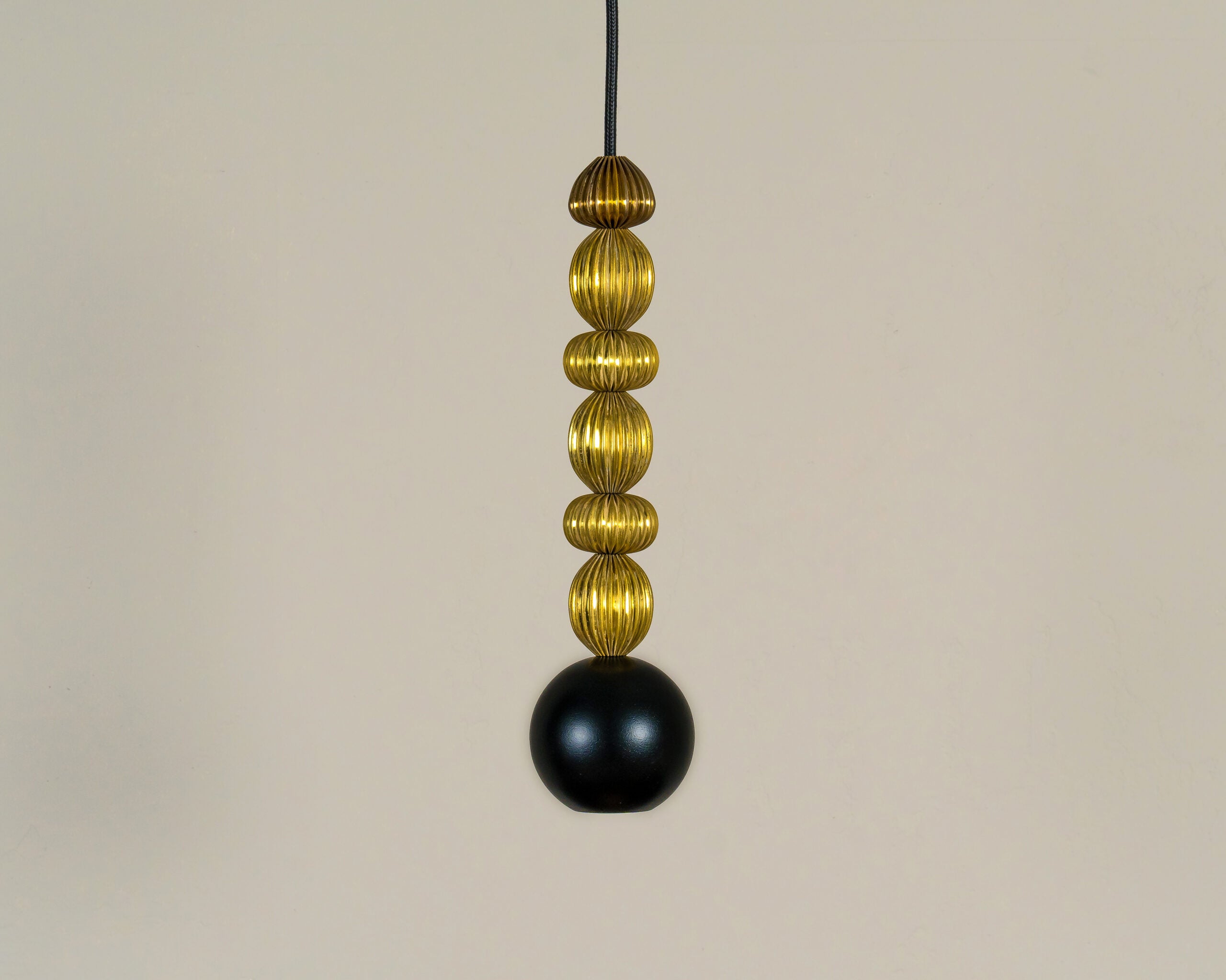 BOLA QUEEN Pendelleuchte aus Messing