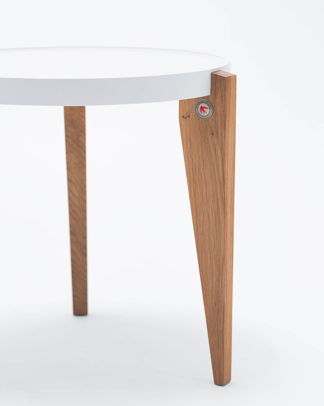 BONTRI table with a white top and wooden base