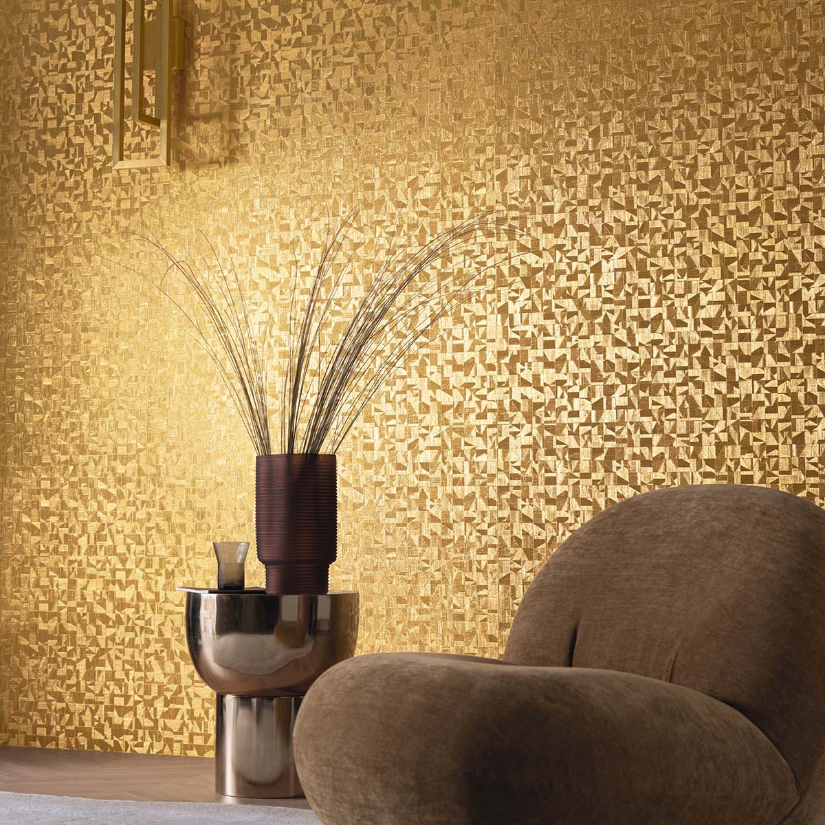 Metallic Structural Wallpaper with Geometric Pattern VELADERO - OR Gold