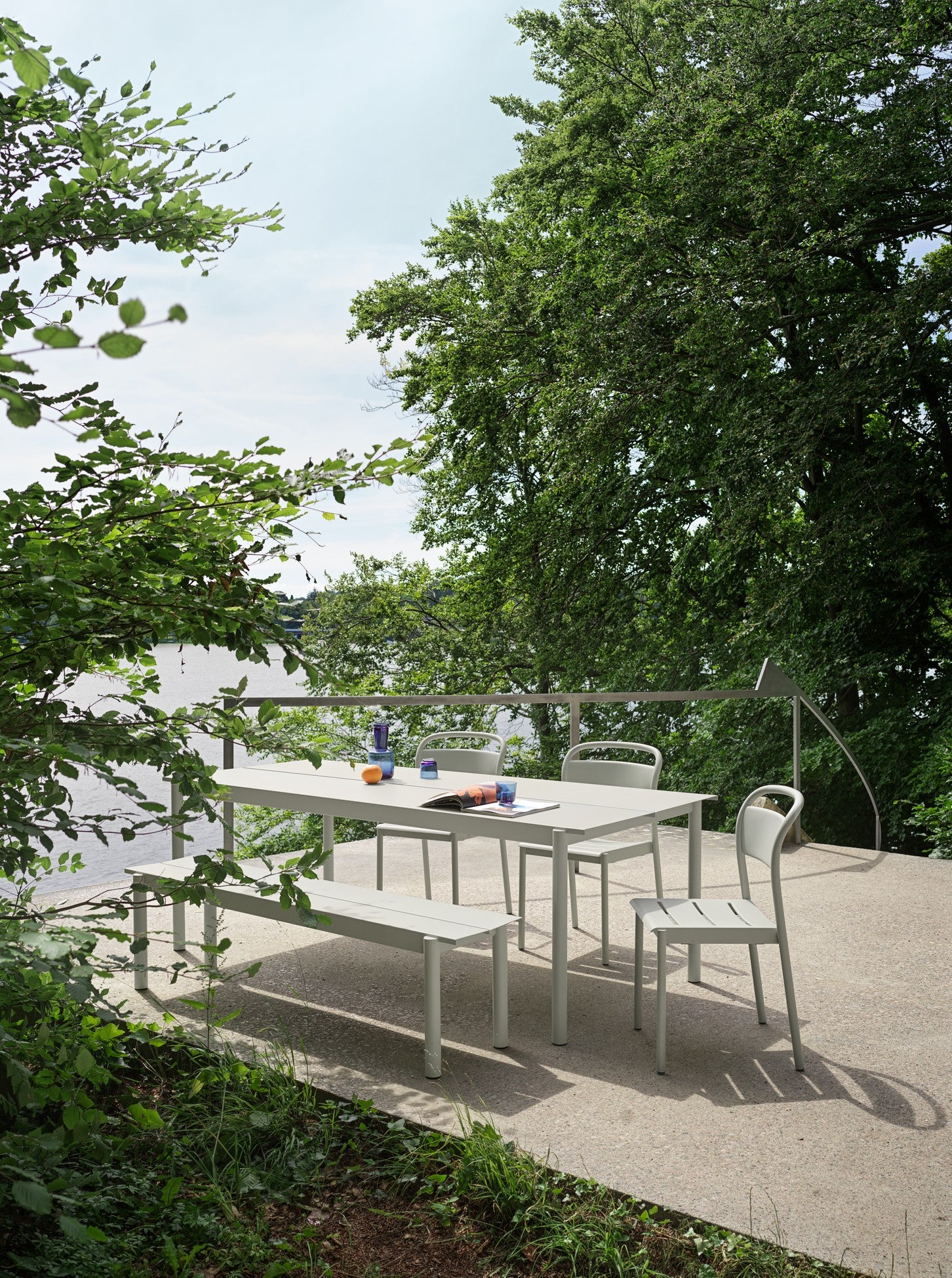 LINEAR taupe outdoor chair steel