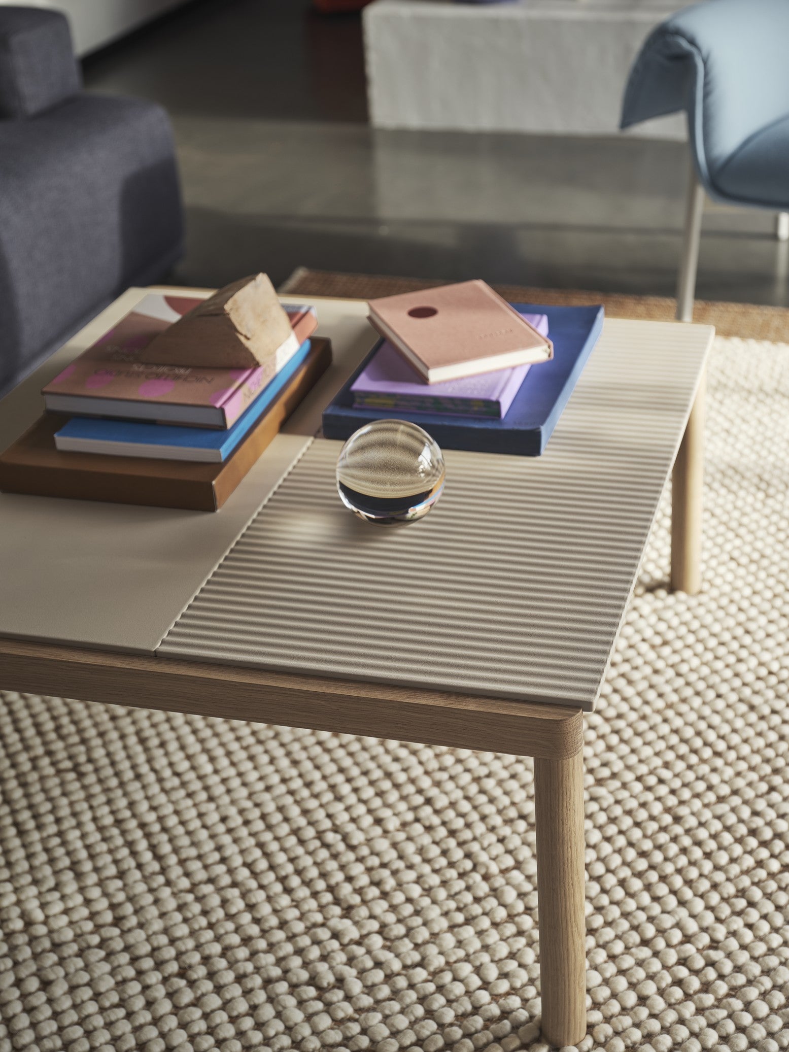 Couchtisch COUPLE taupe mit Eichenbasis