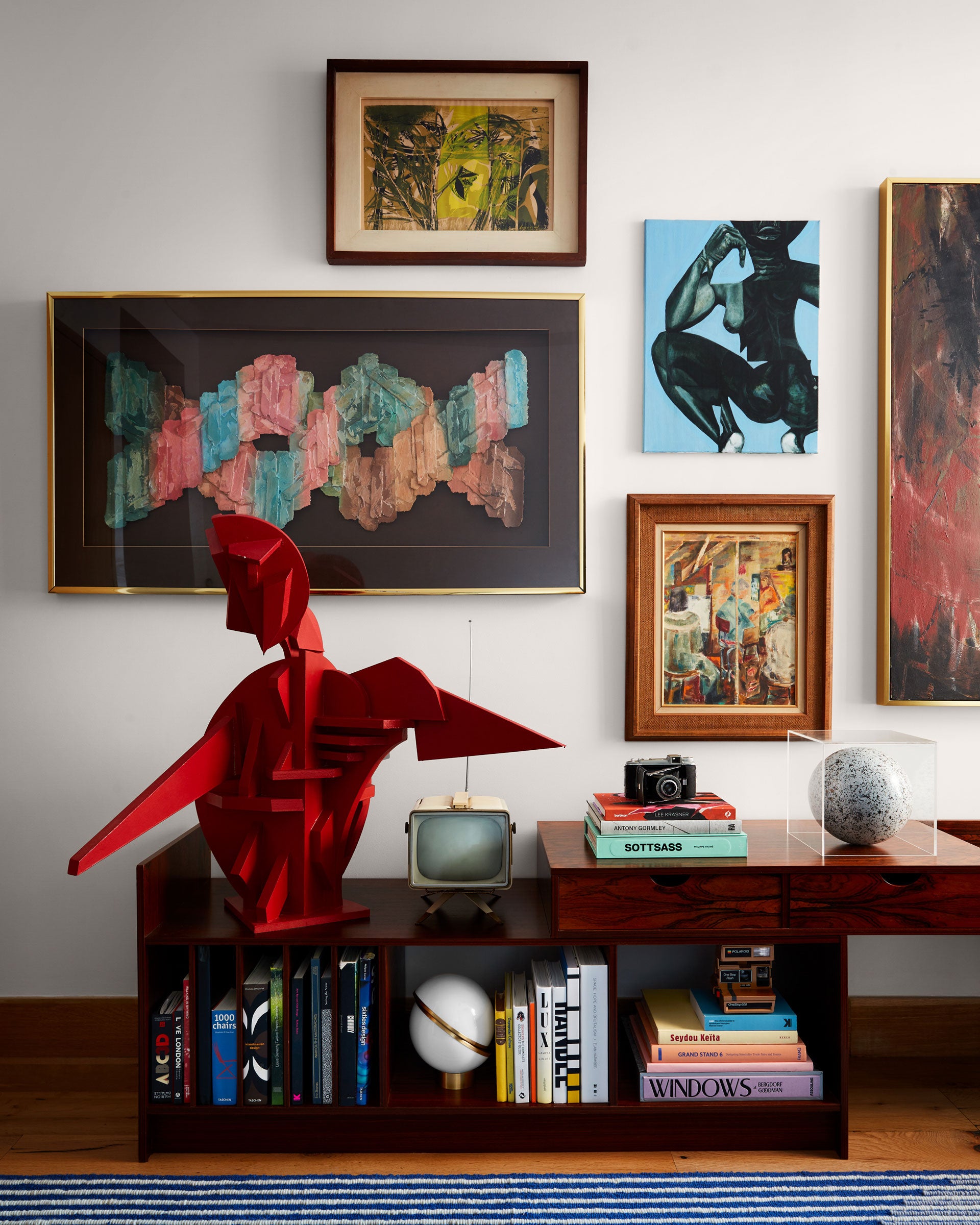 Lampa stołowa CRESCENT opalowy klosz z mosiężną podstawą