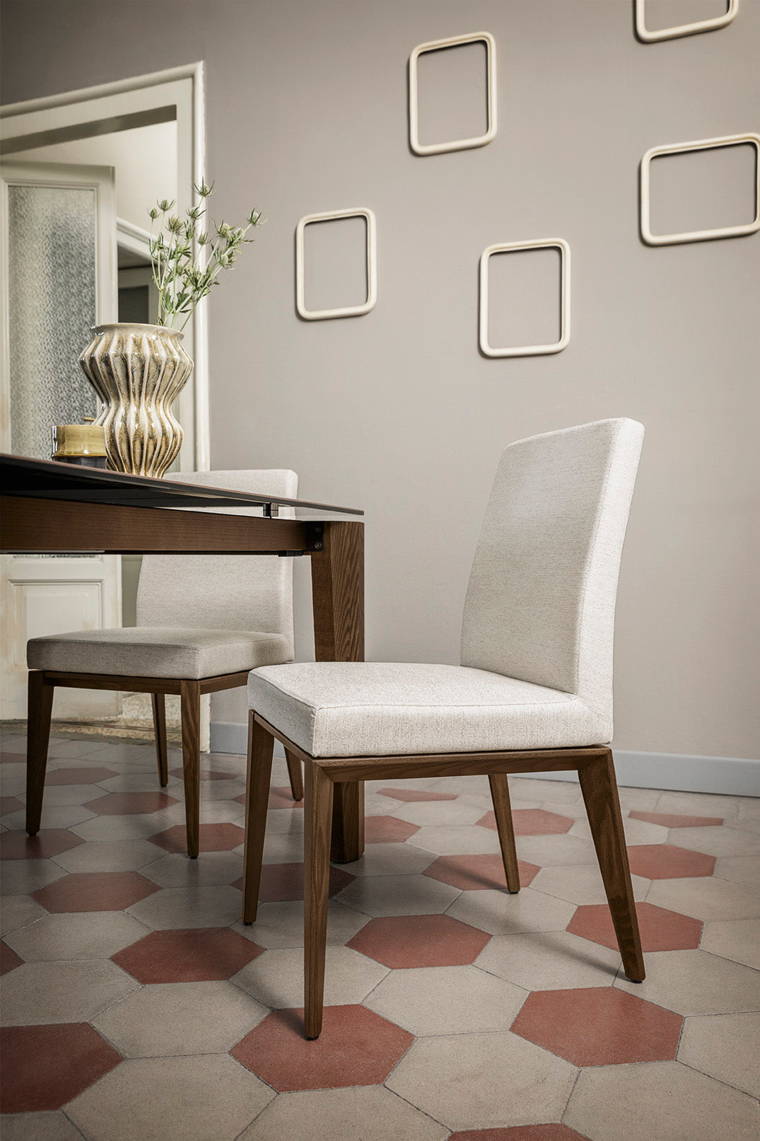 BESS LOW upholstered chair with a dark wooden base