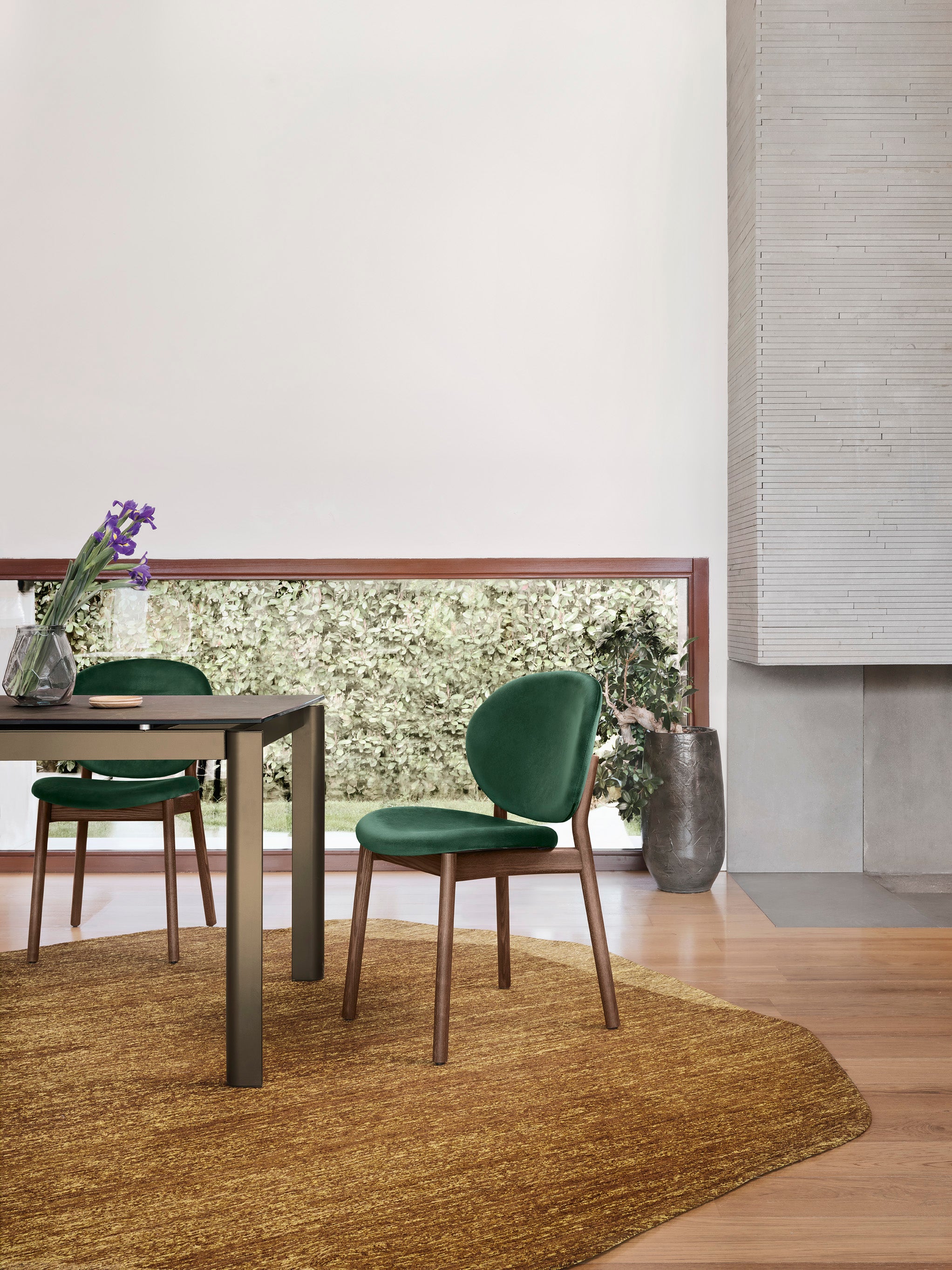 Ausziehbarer Tisch STREAM mit schwarzer Tischplatte und schwarzem Gestell