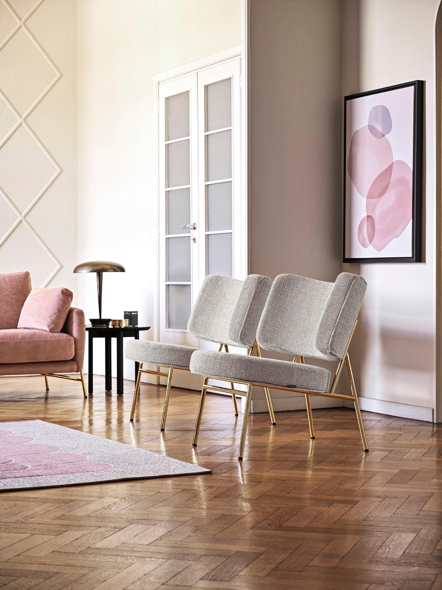 Sessel COCO gepolstert mit goldenem Fuß