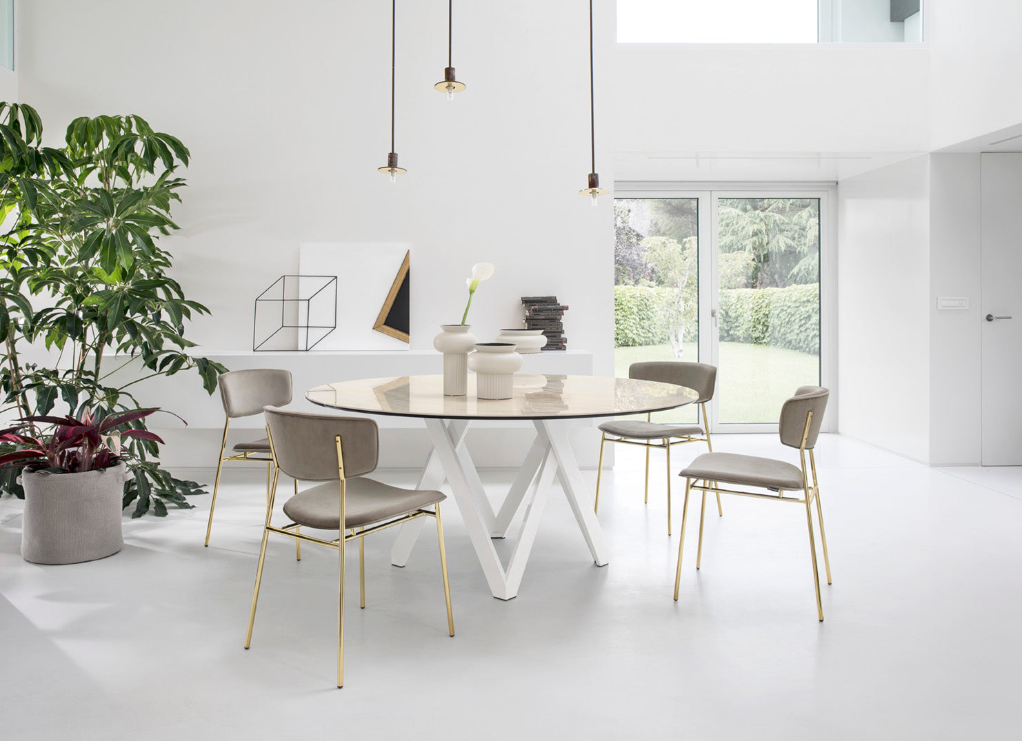 Polsterstuhl FIFTIES mit goldenem Gestell