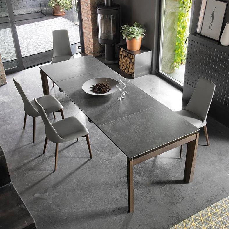 Polsterstuhl ETOILE mit Nussbaumfuß