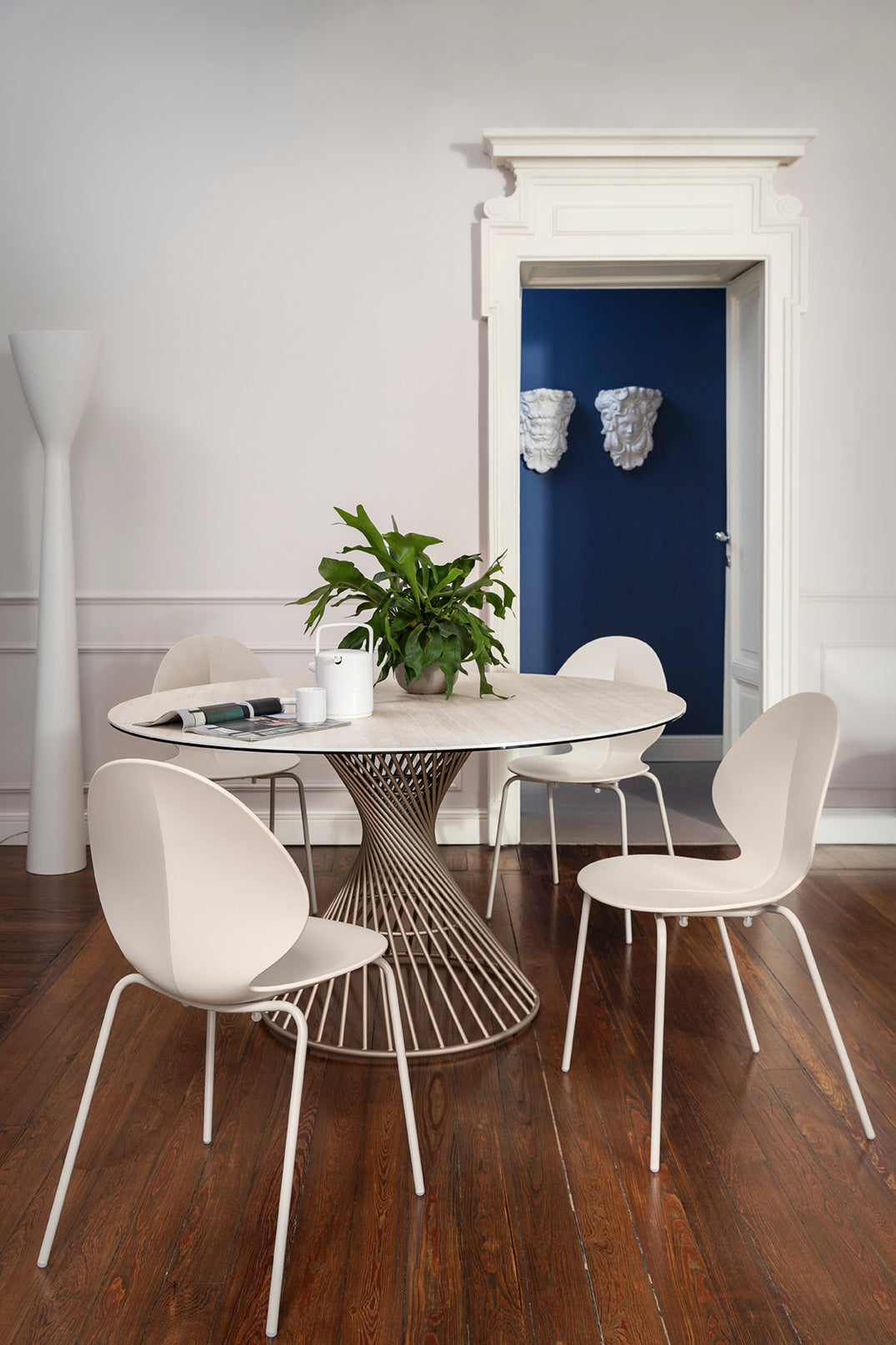 Stuhl BASIL mit grauem Sitz und grauem Metallgestell