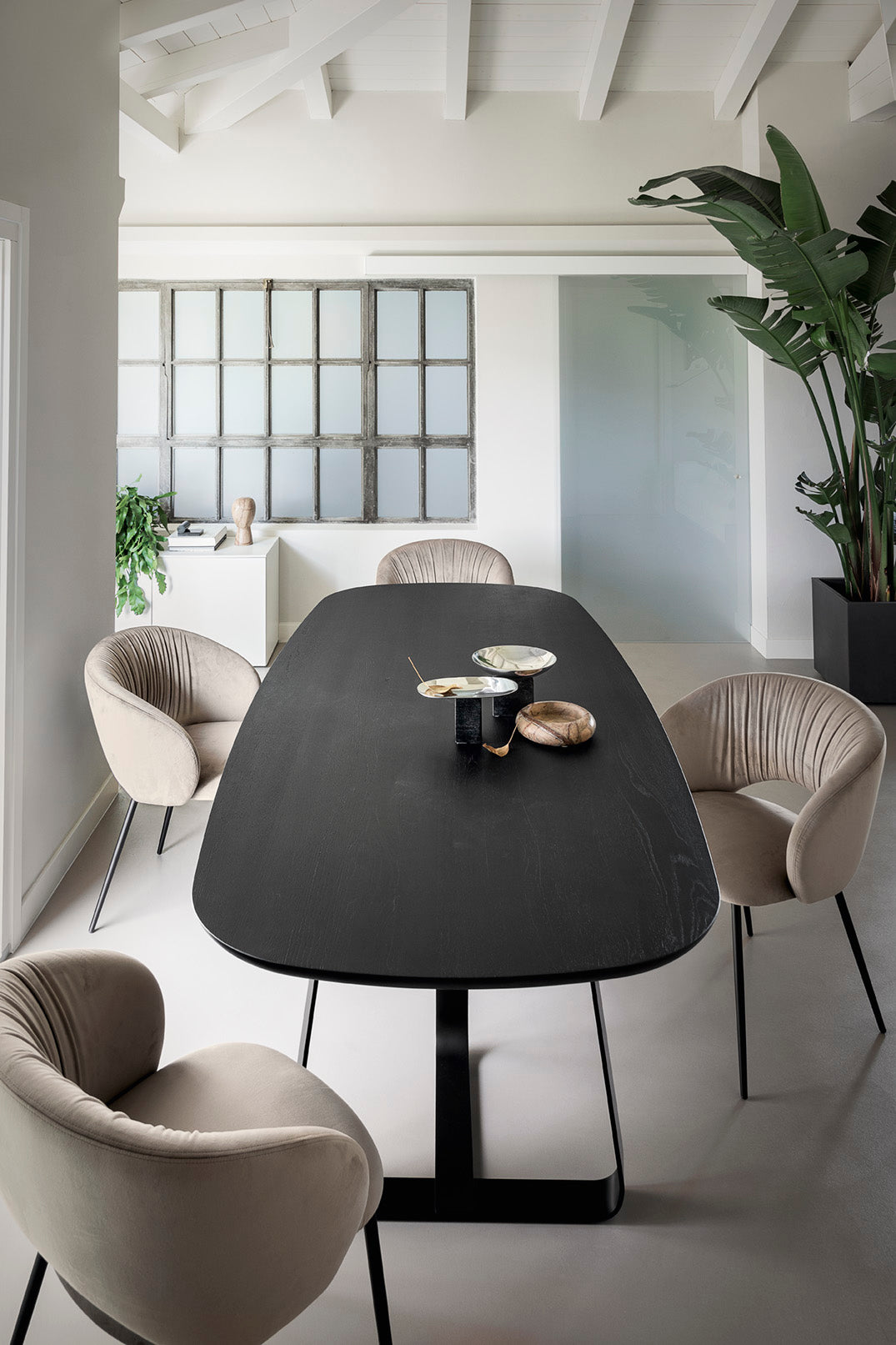 Upholstered ANIME chair with a beige metal base