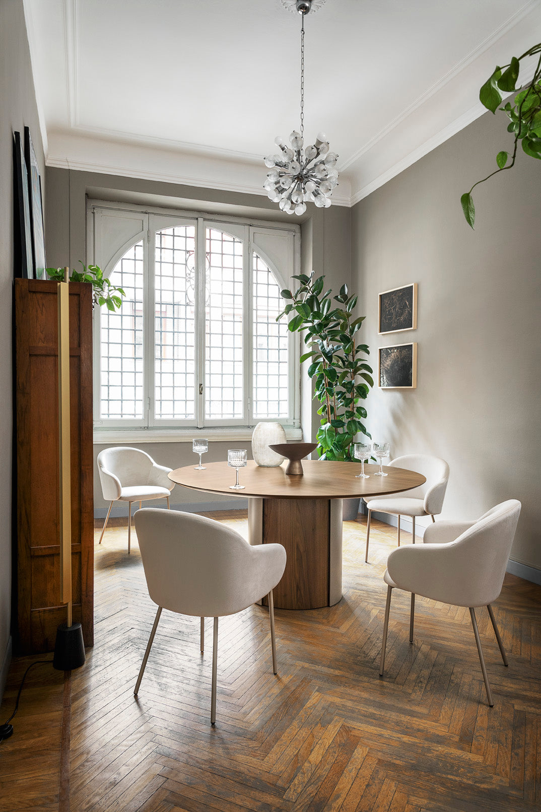 Sessel mit Armlehnen HOLLY FAB gepolstert mit beiger Metallbasis