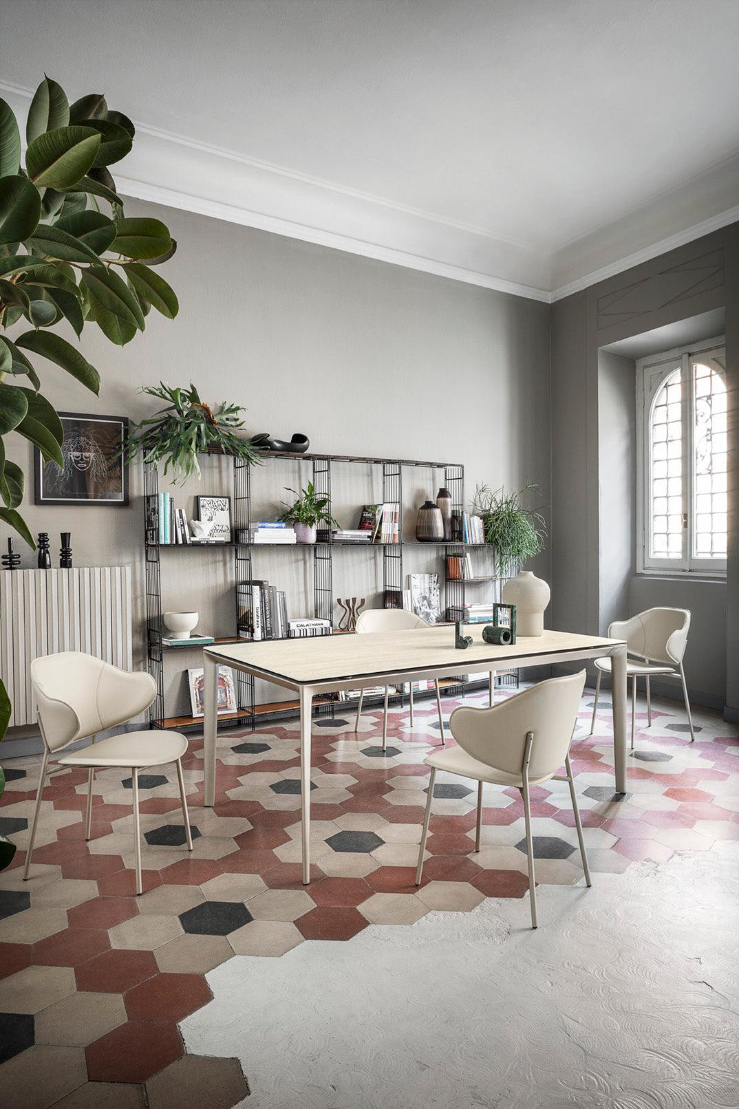 Extendable table BOMA with beige top and beige base