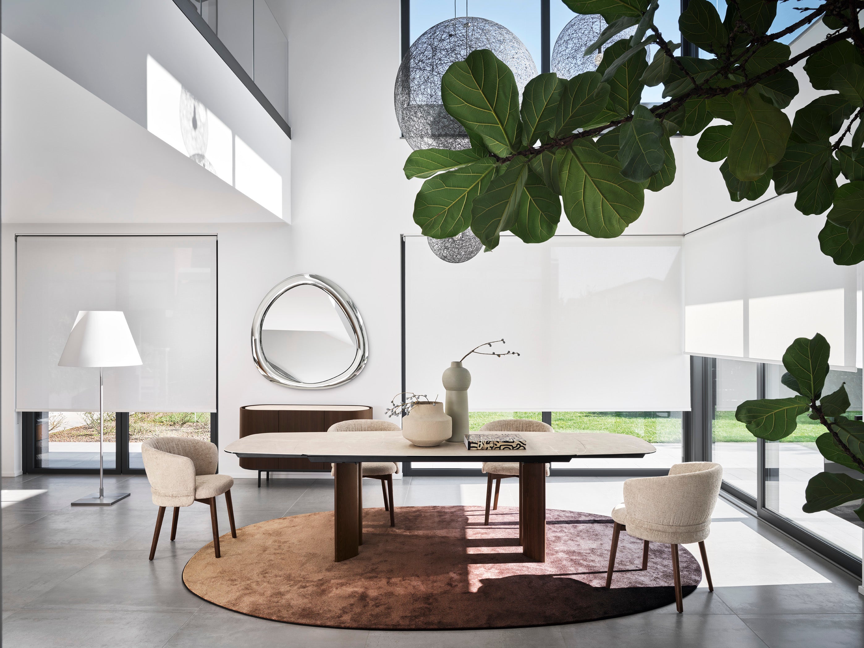 Sessel VANILLA gepolstert mit Nussbaumfuß