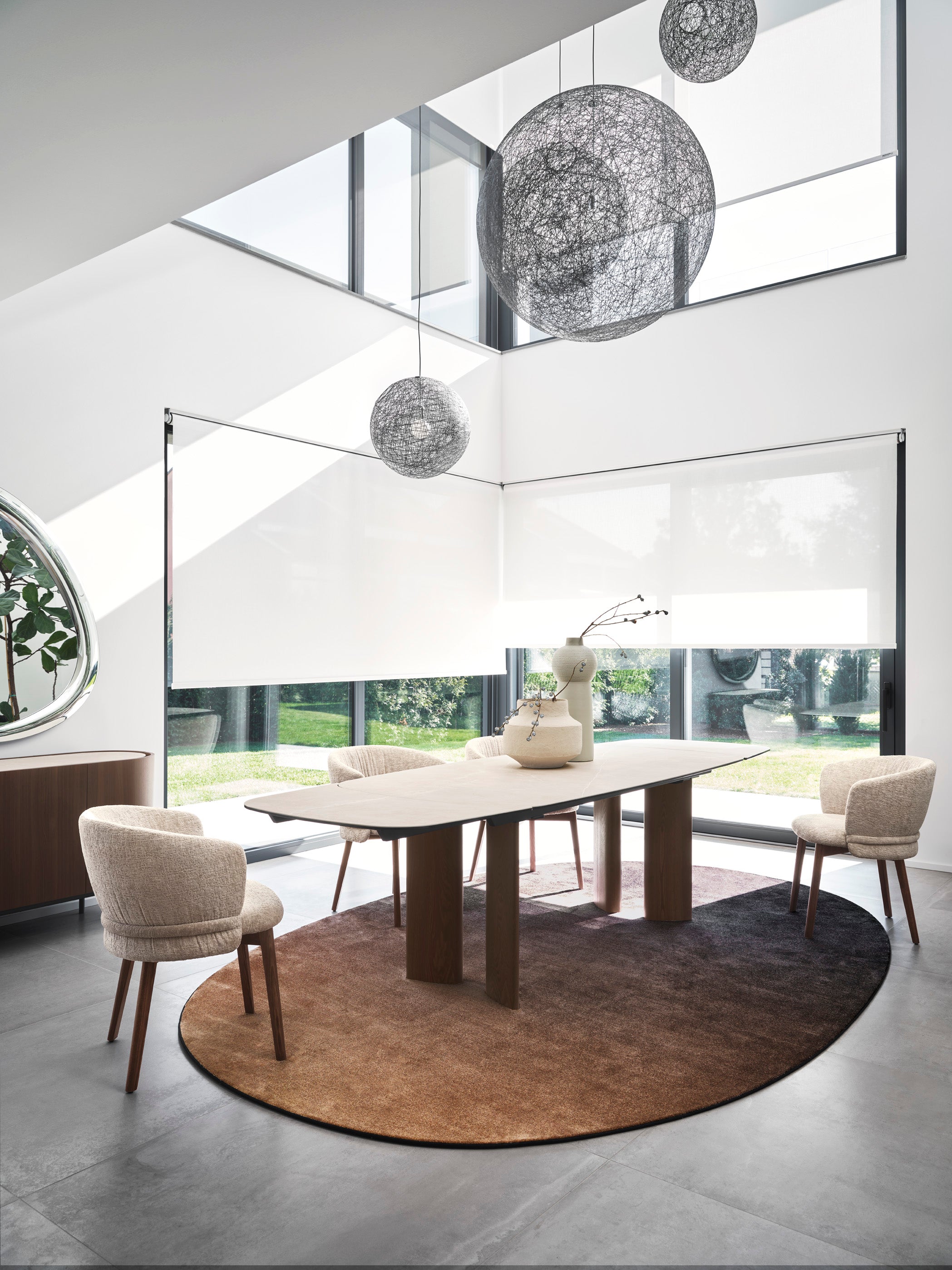 Sessel VANILLA gepolstert mit Nussbaumfuß