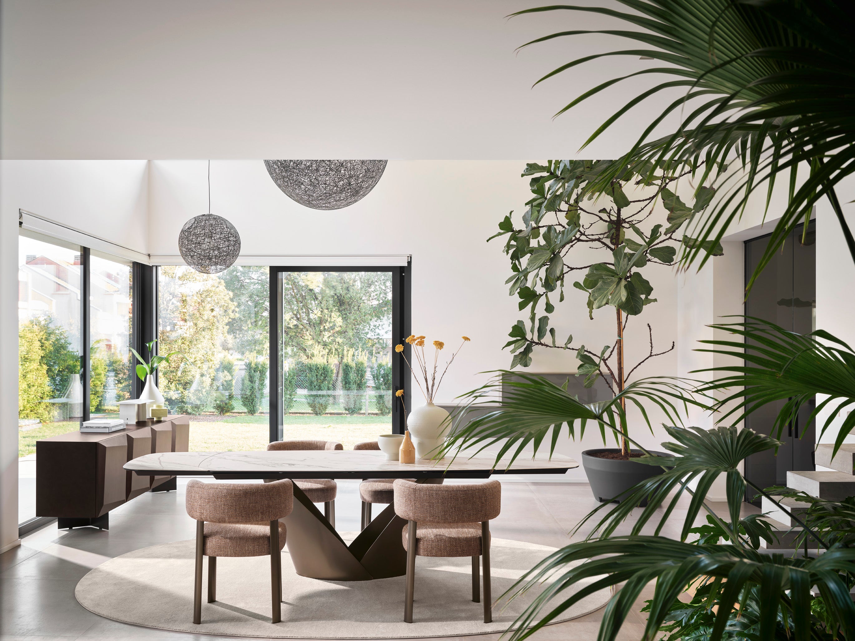 Polsterstuhl GLEN mit braunem Gestell