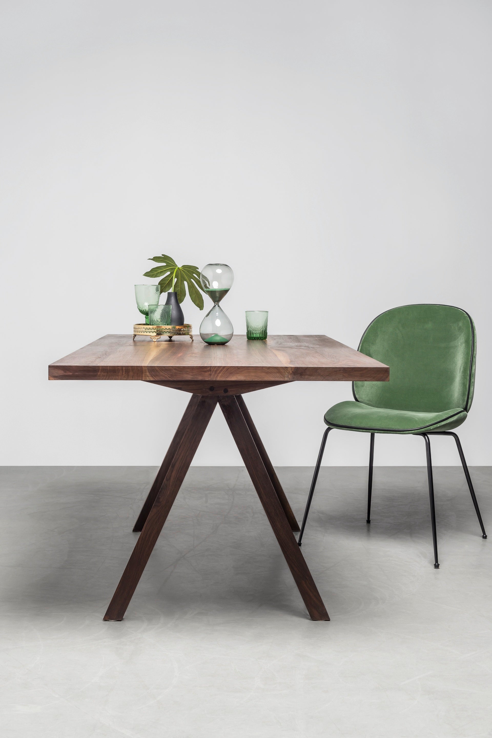 VICTORIA Walnut Wood Table