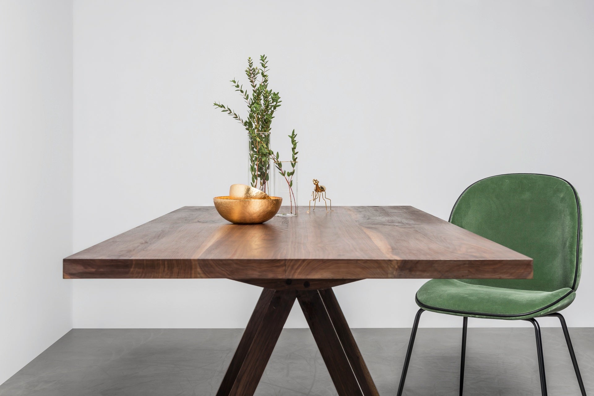 VICTORIA Walnut Wood Table