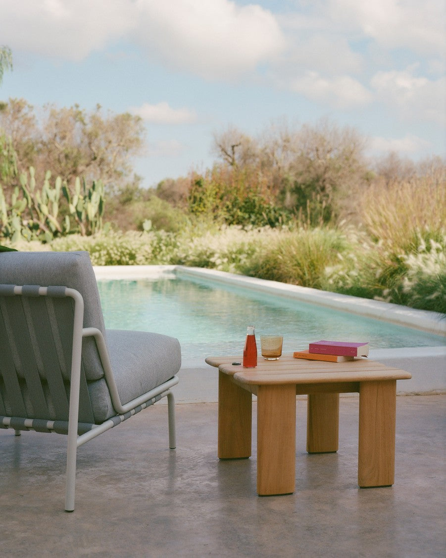 SETTLE Light Gray Outdoor Armchair with Gray Base