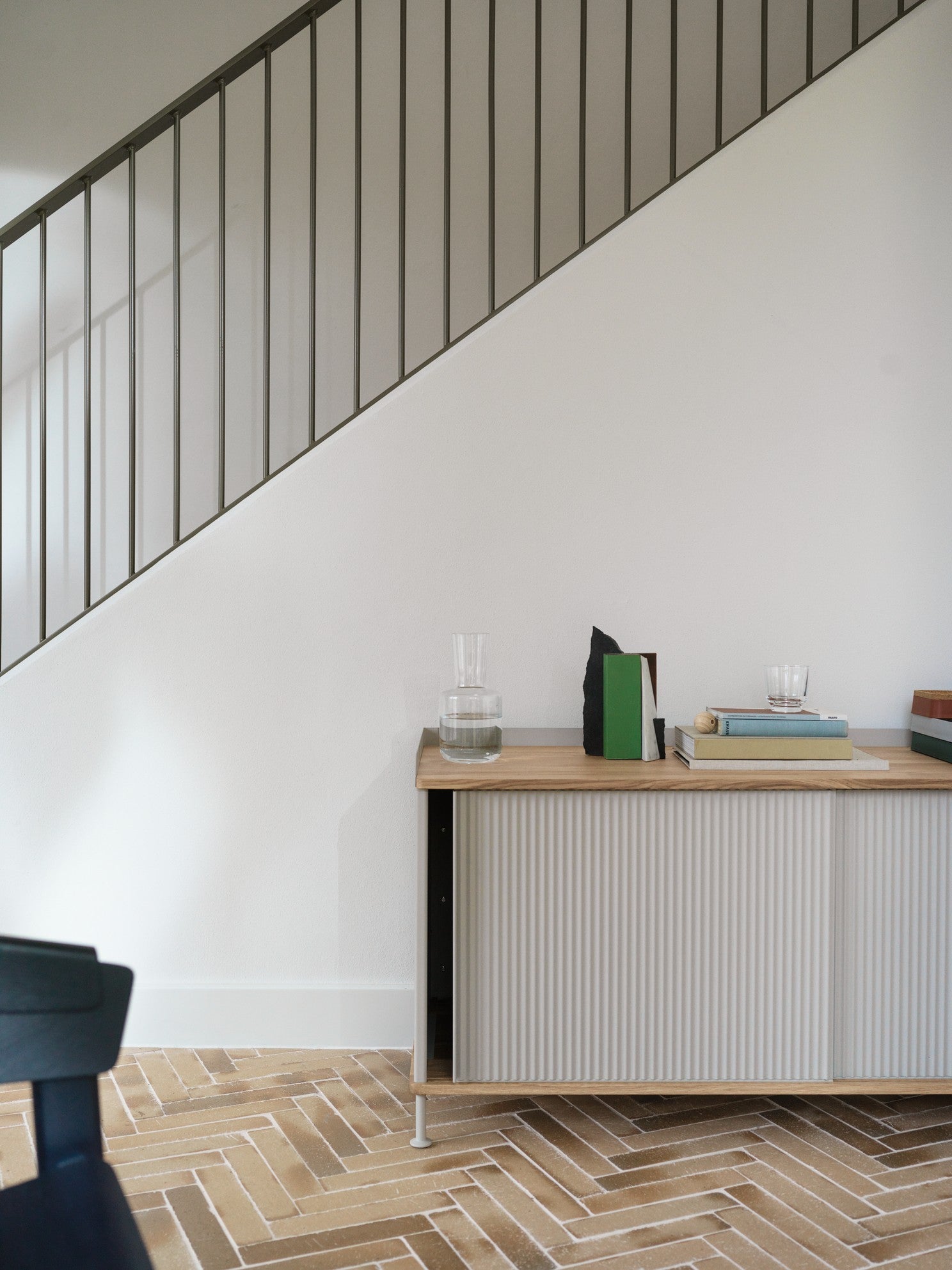 ENFOLD Chest of Drawers Gray with Oak Top